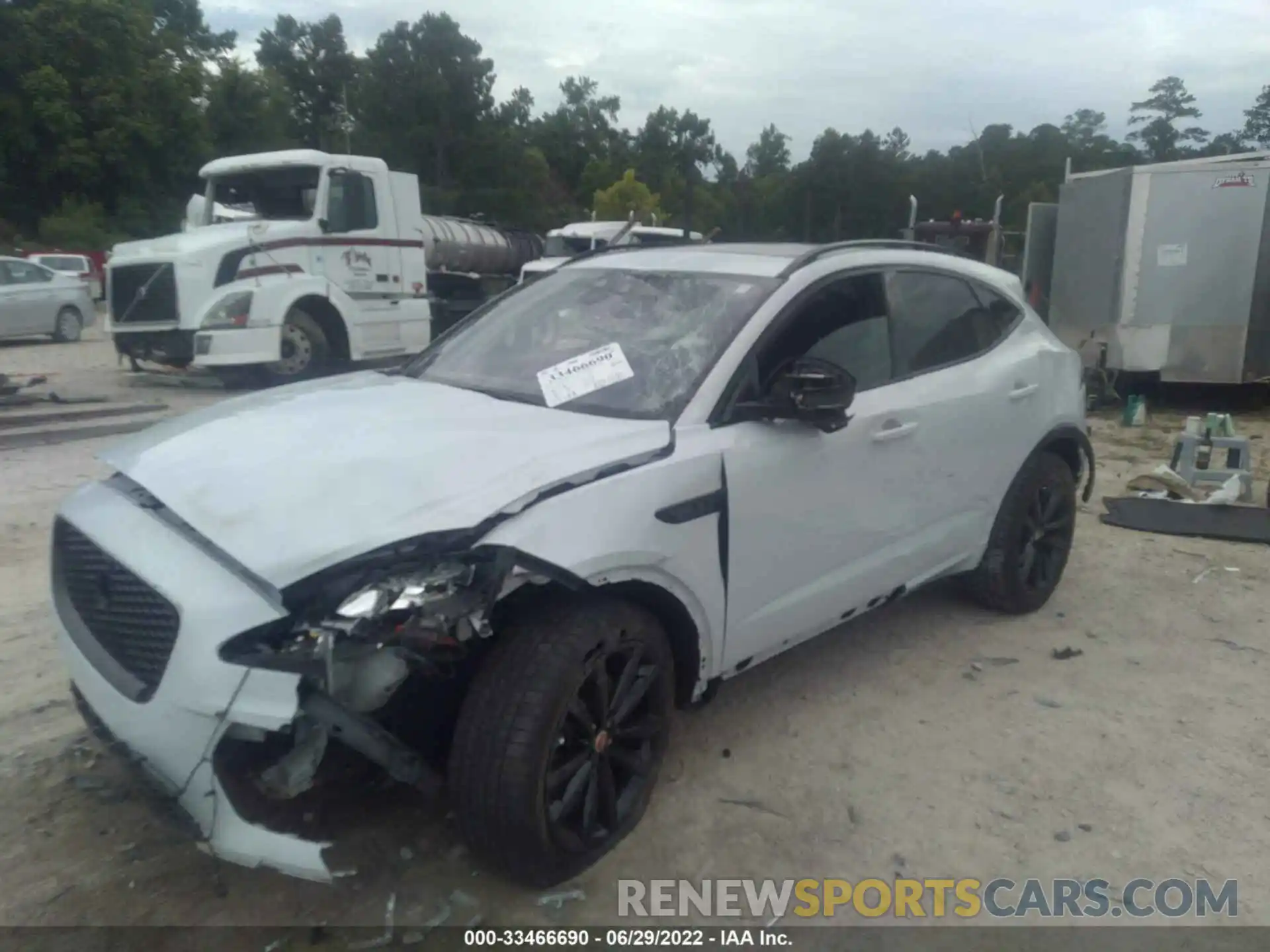 6 Photograph of a damaged car SADF12FX8L1013590 JAGUAR E-PACE 2020