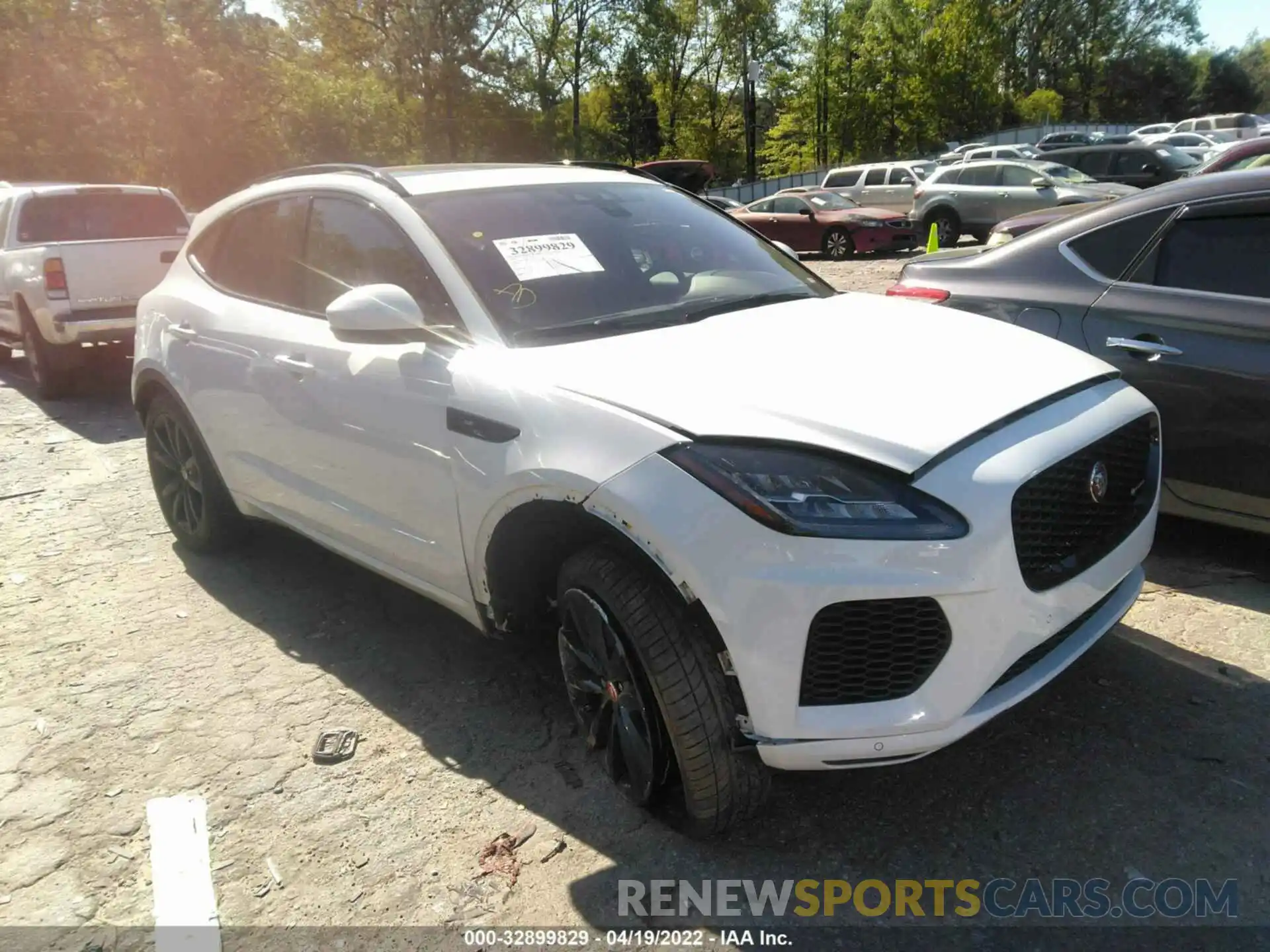 6 Photograph of a damaged car SADFL2GX8L1Z90138 JAGUAR E-PACE 2020