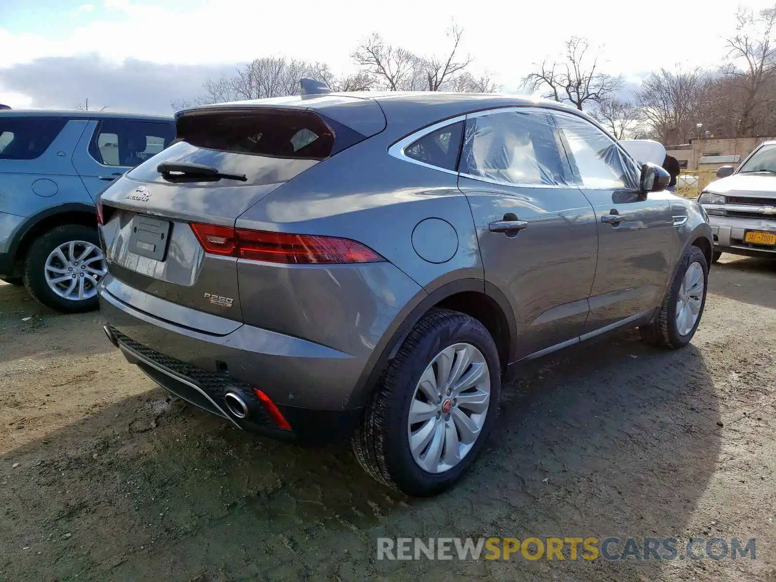 4 Photograph of a damaged car SADFP2FX1K1Z44963 JAGUAR E-PACE SE 2019