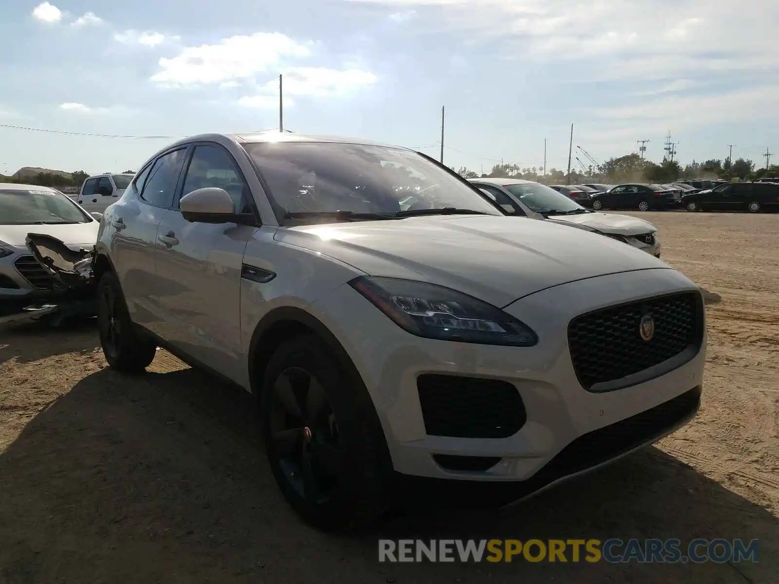 1 Фотография поврежденного автомобиля SADFP2FX4K1Z44794 JAGUAR E-PACE SE 2019