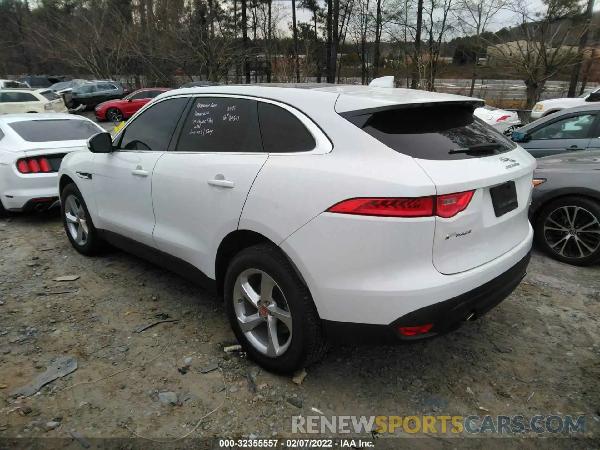 3 Фотография поврежденного автомобиля SADCJ2FX2KA360057 JAGUAR F-PACE 2019