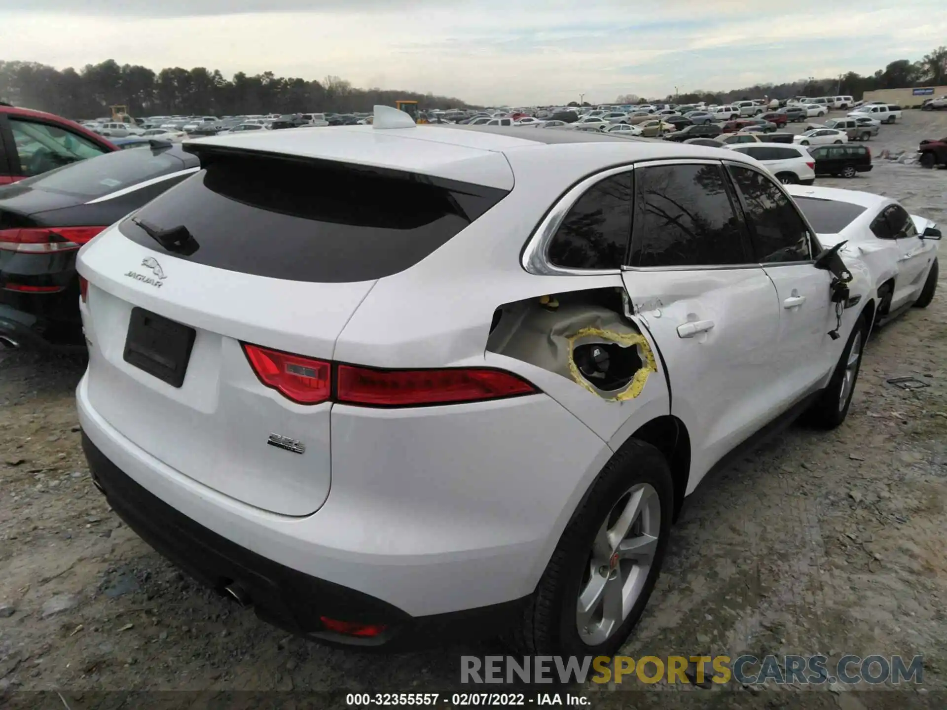 4 Фотография поврежденного автомобиля SADCJ2FX2KA360057 JAGUAR F-PACE 2019