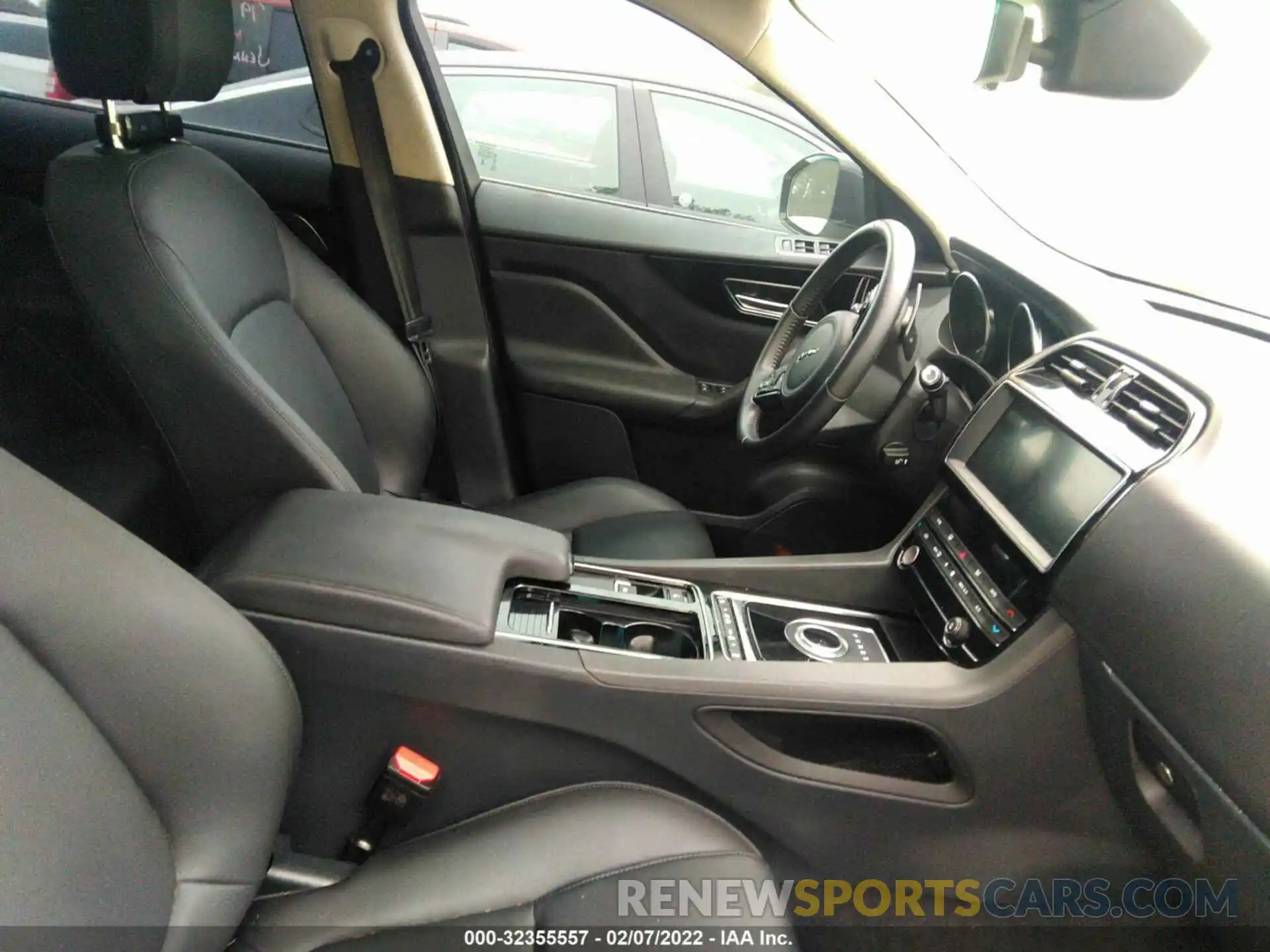 5 Photograph of a damaged car SADCJ2FX2KA360057 JAGUAR F-PACE 2019