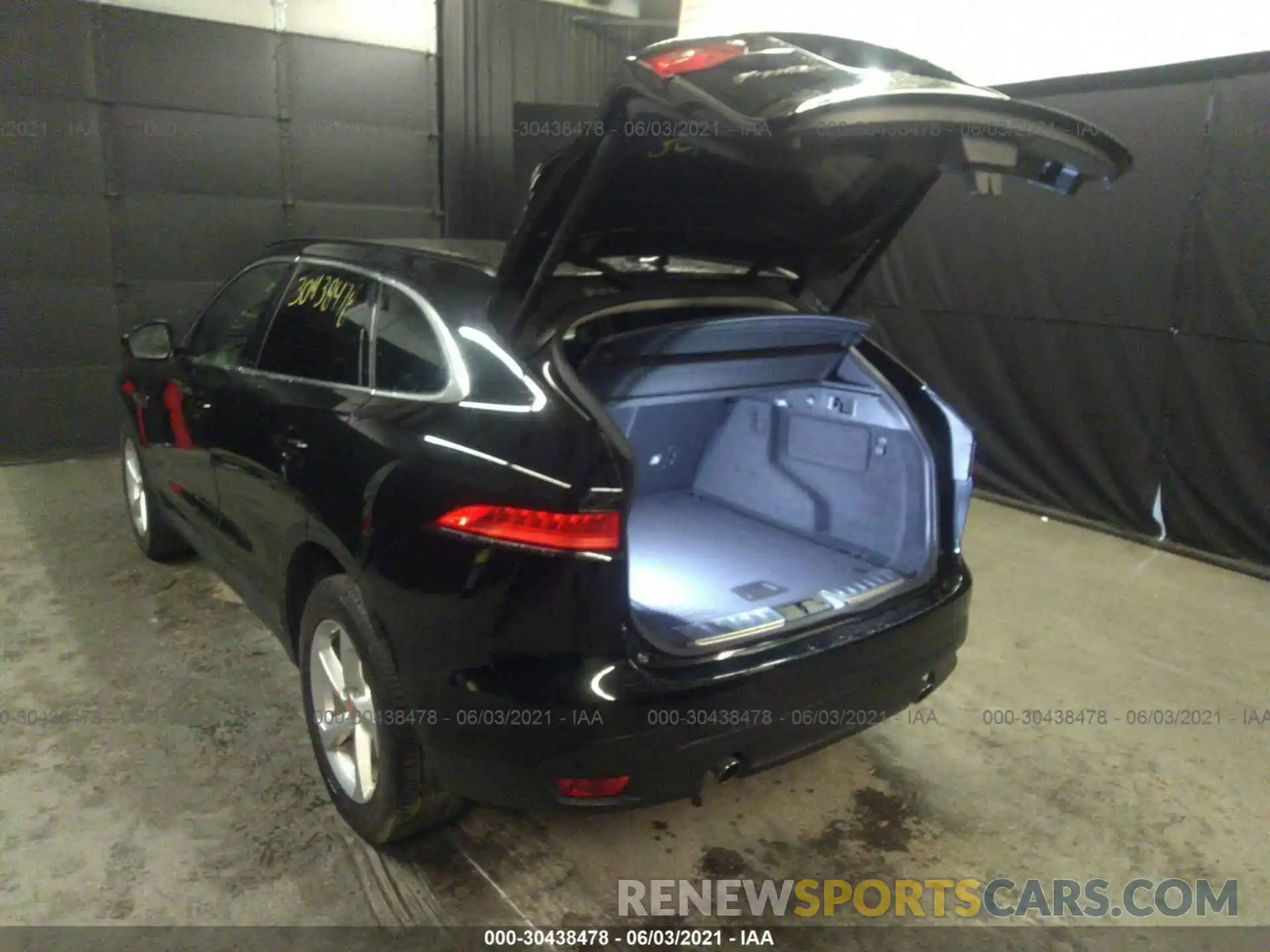 3 Фотография поврежденного автомобиля SADCJ2FX2KA368742 JAGUAR F-PACE 2019