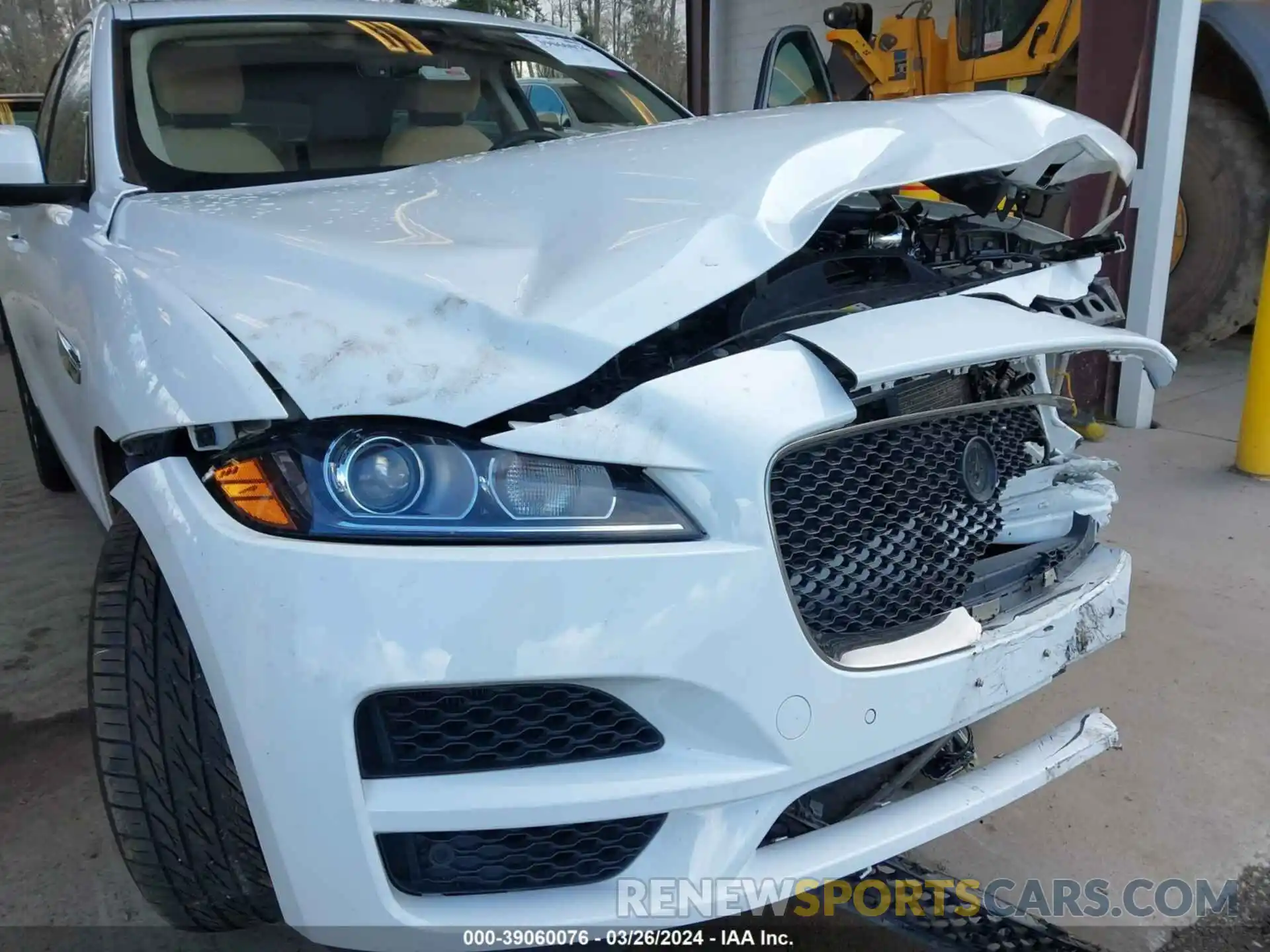 18 Photograph of a damaged car SADCJ2FX2KA393673 JAGUAR F-PACE 2019