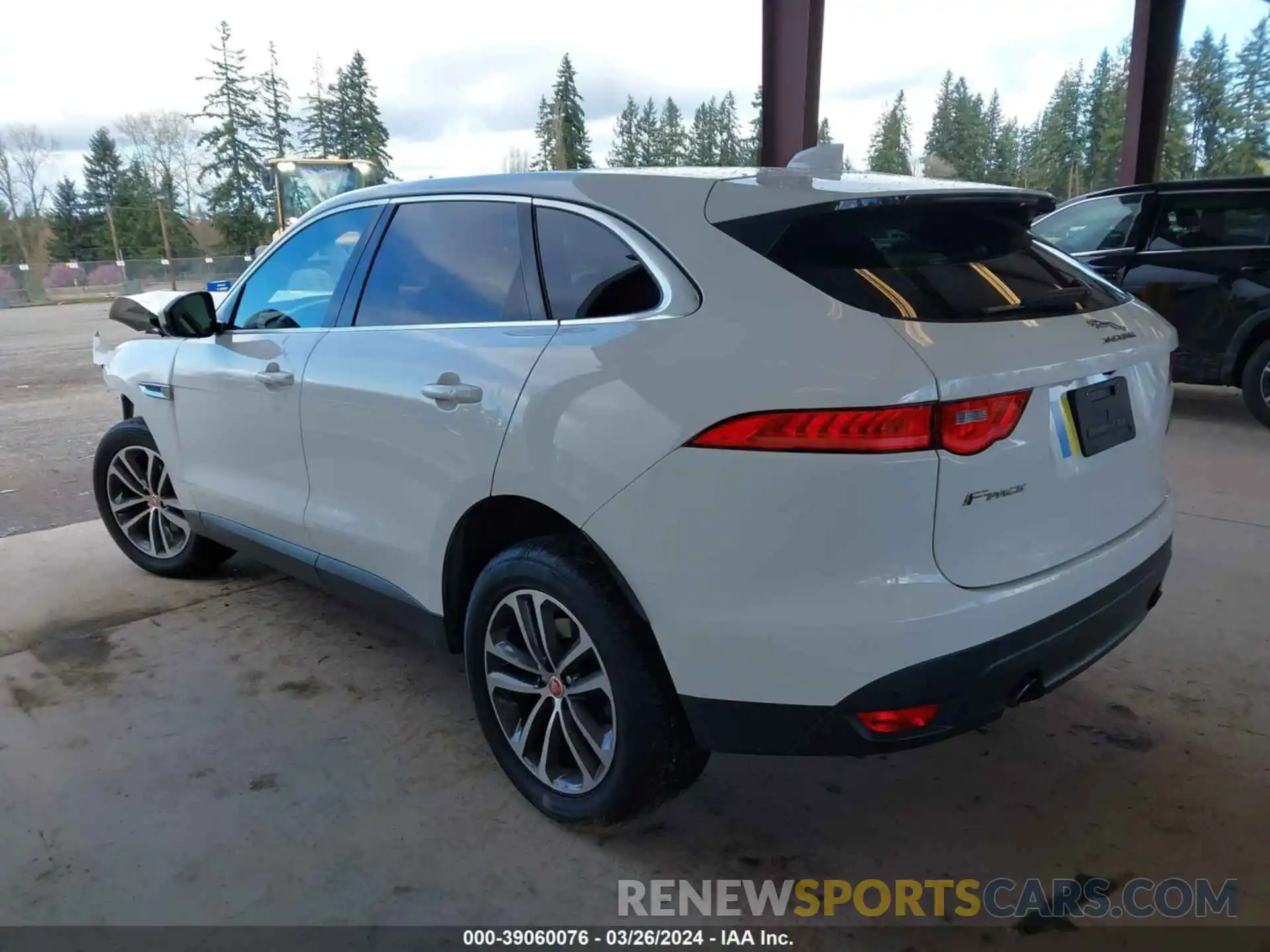 3 Фотография поврежденного автомобиля SADCJ2FX2KA393673 JAGUAR F-PACE 2019