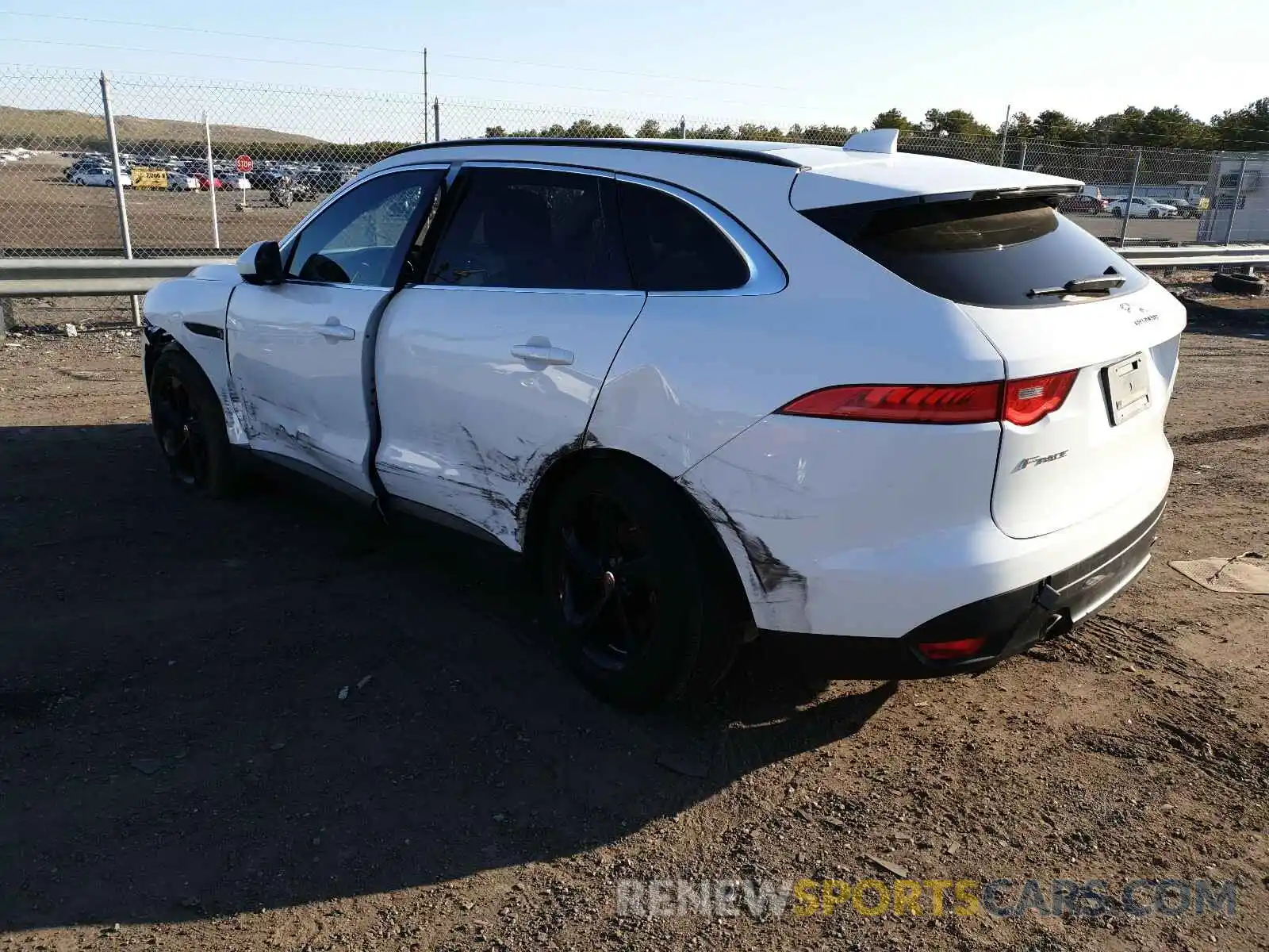 3 Фотография поврежденного автомобиля SADCJ2FX2KA601504 JAGUAR F-PACE 2019