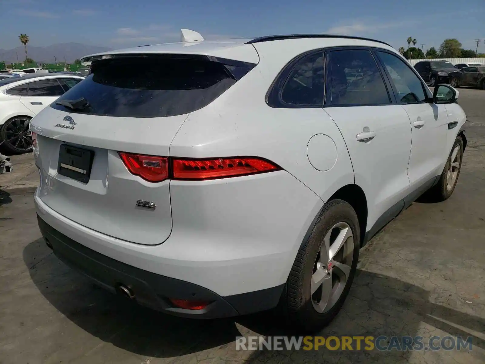 4 Фотография поврежденного автомобиля SADCJ2FX3KA368331 JAGUAR F-PACE 2019