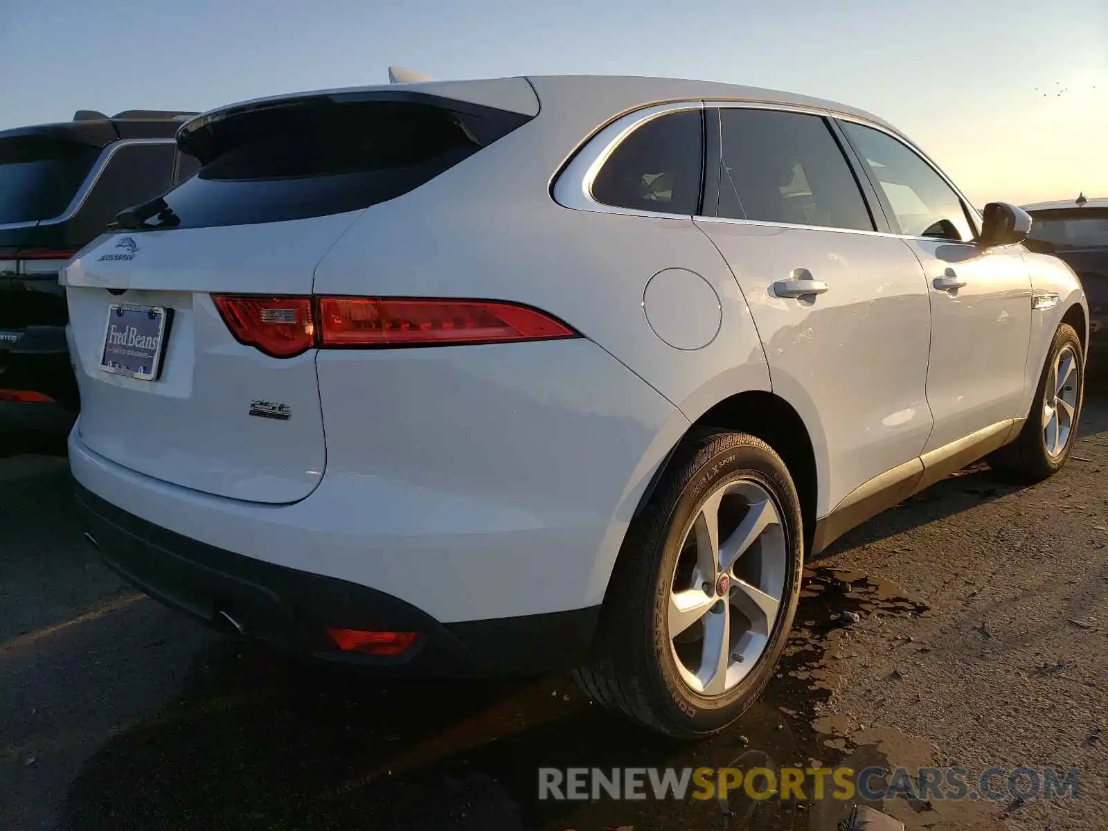 4 Фотография поврежденного автомобиля SADCJ2FX4KA357645 JAGUAR F-PACE 2019