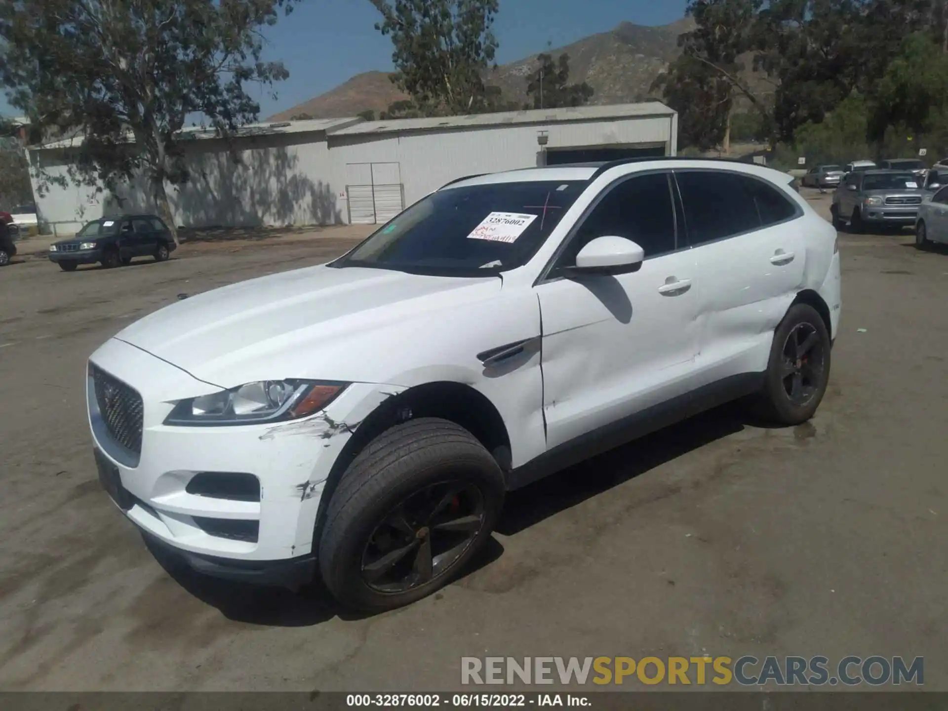 2 Фотография поврежденного автомобиля SADCJ2FX4KA392072 JAGUAR F-PACE 2019