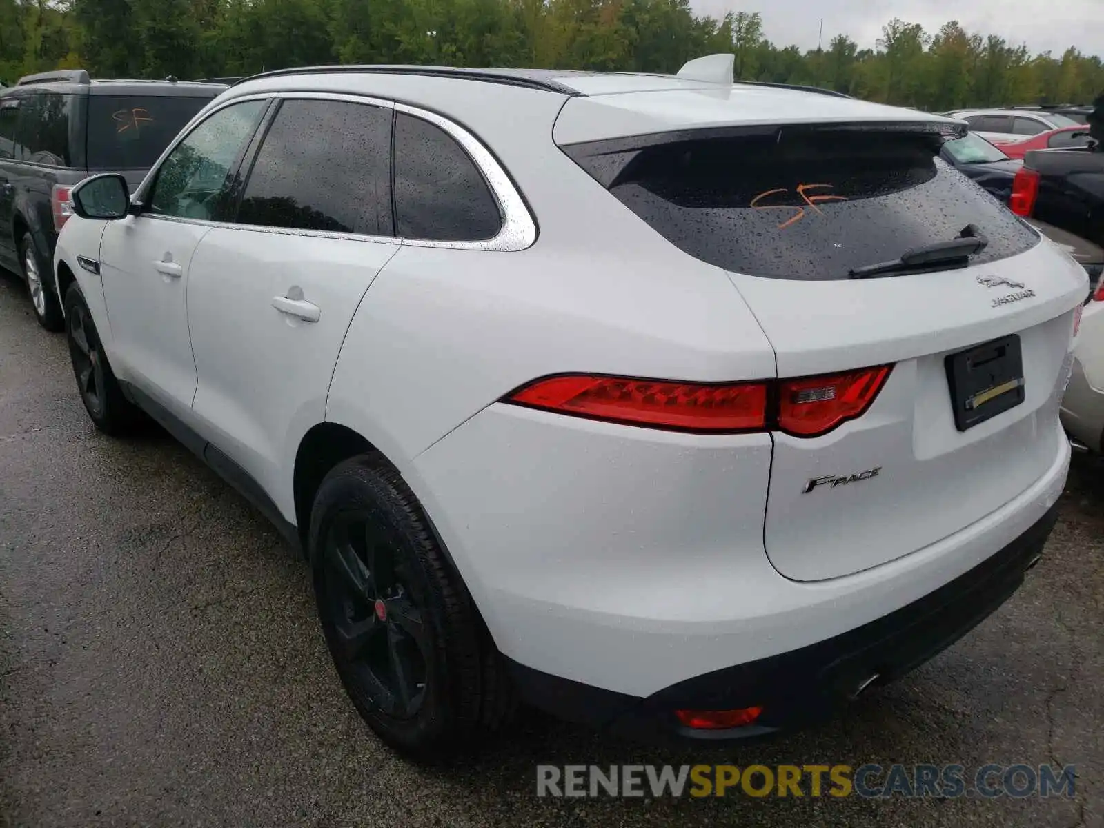 3 Фотография поврежденного автомобиля SADCJ2FX5KA357735 JAGUAR F-PACE 2019