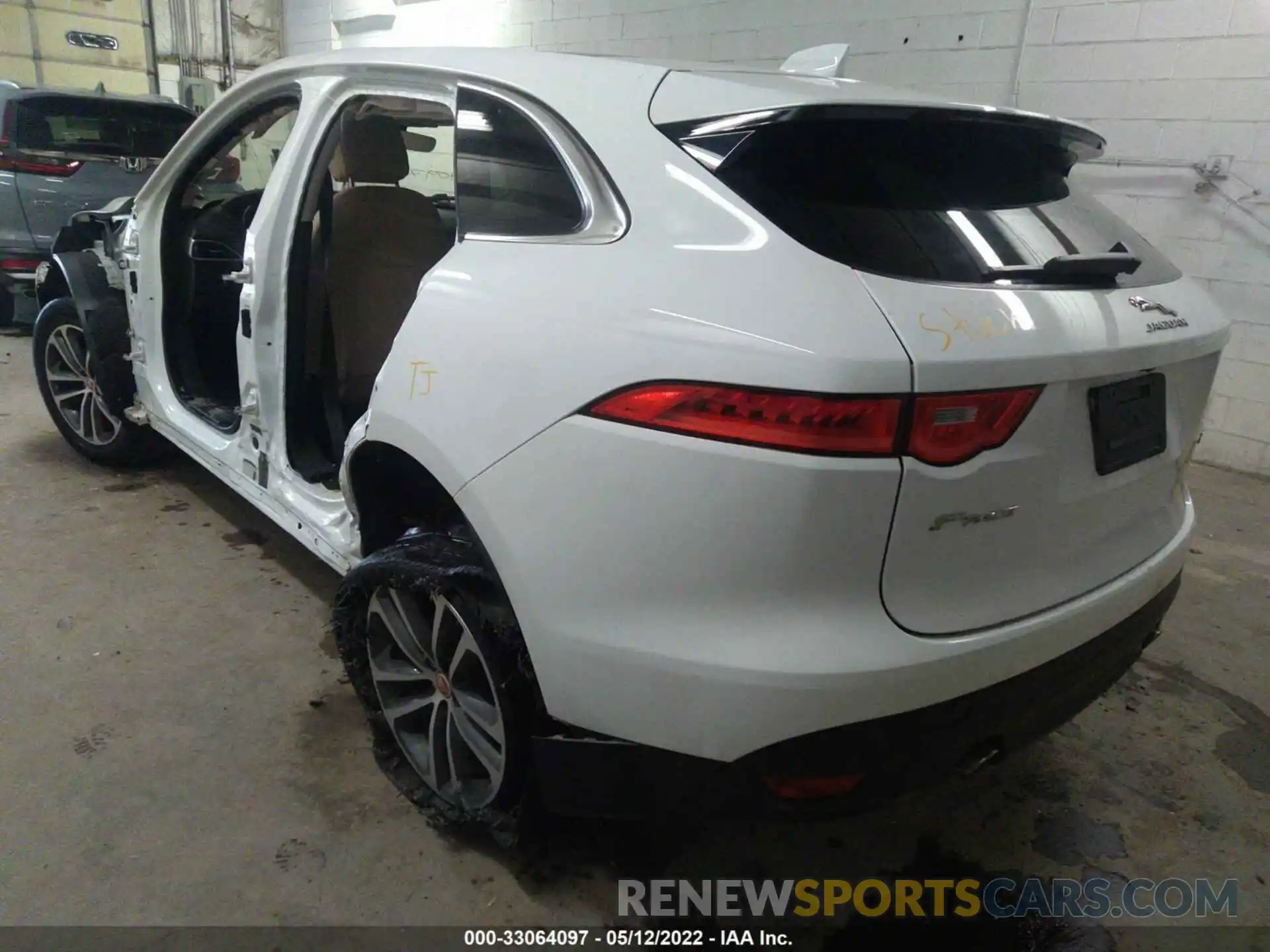 3 Фотография поврежденного автомобиля SADCJ2FX5KA609970 JAGUAR F-PACE 2019