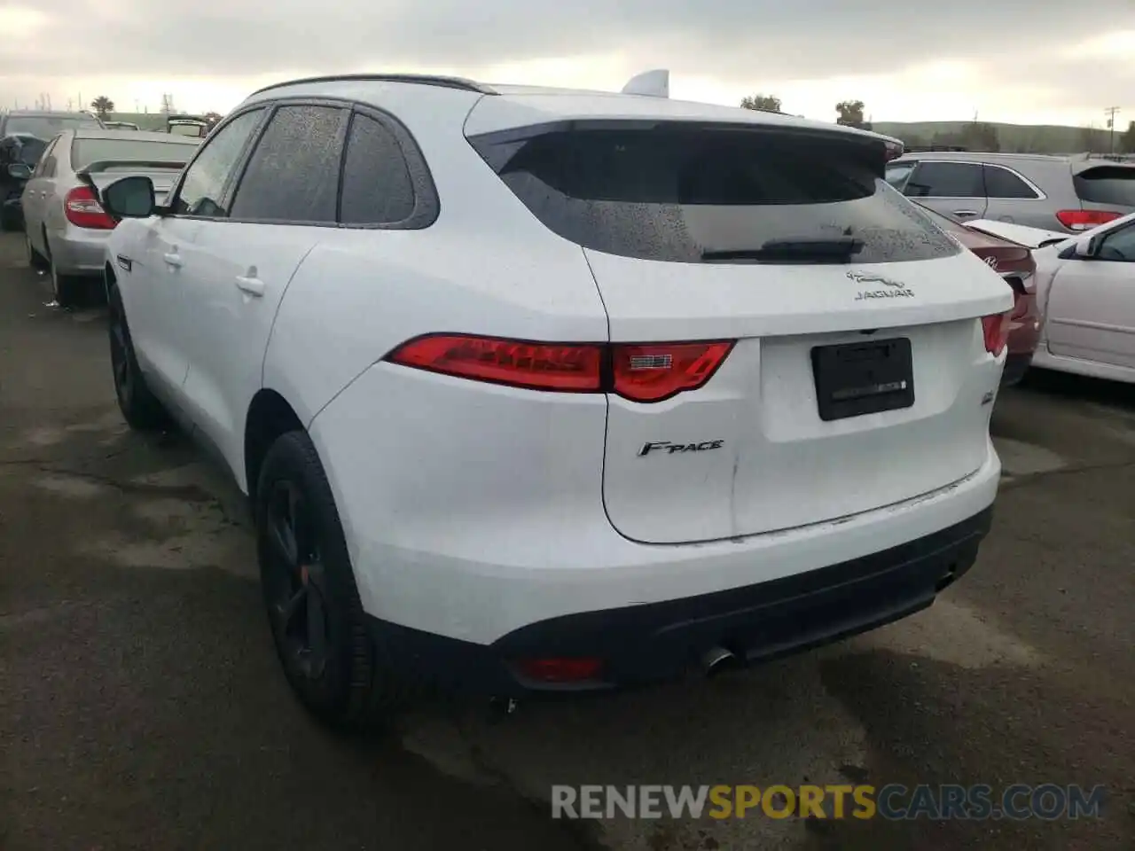 3 Фотография поврежденного автомобиля SADCJ2FX7KA357168 JAGUAR F-PACE 2019