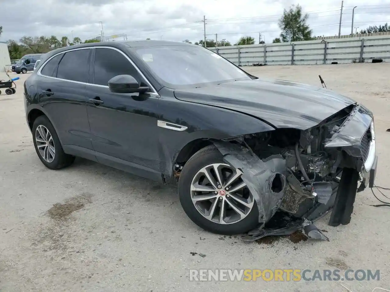 4 Photograph of a damaged car SADCJ2FX7KA615446 JAGUAR F-PACE 2019