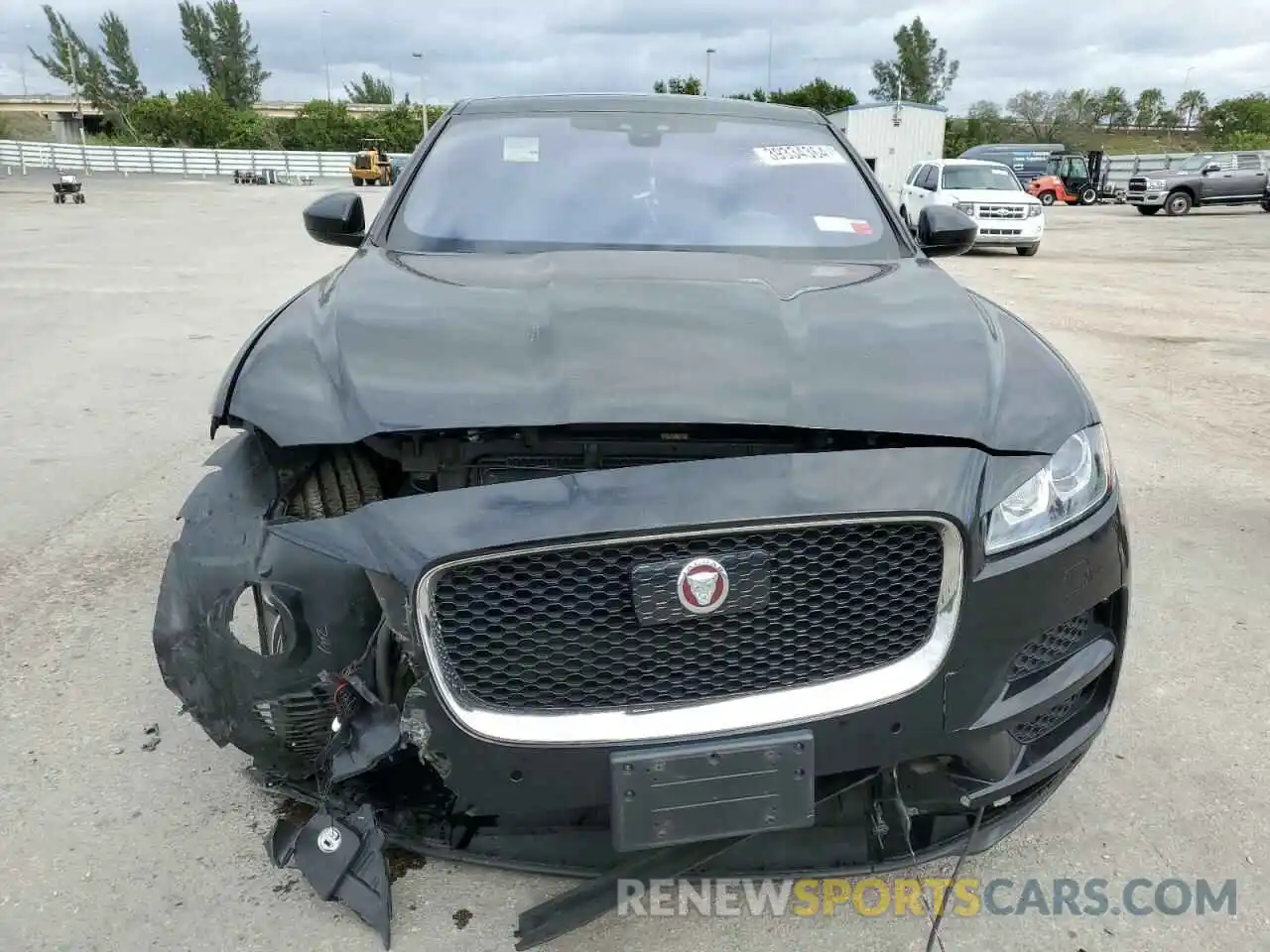 5 Photograph of a damaged car SADCJ2FX7KA615446 JAGUAR F-PACE 2019