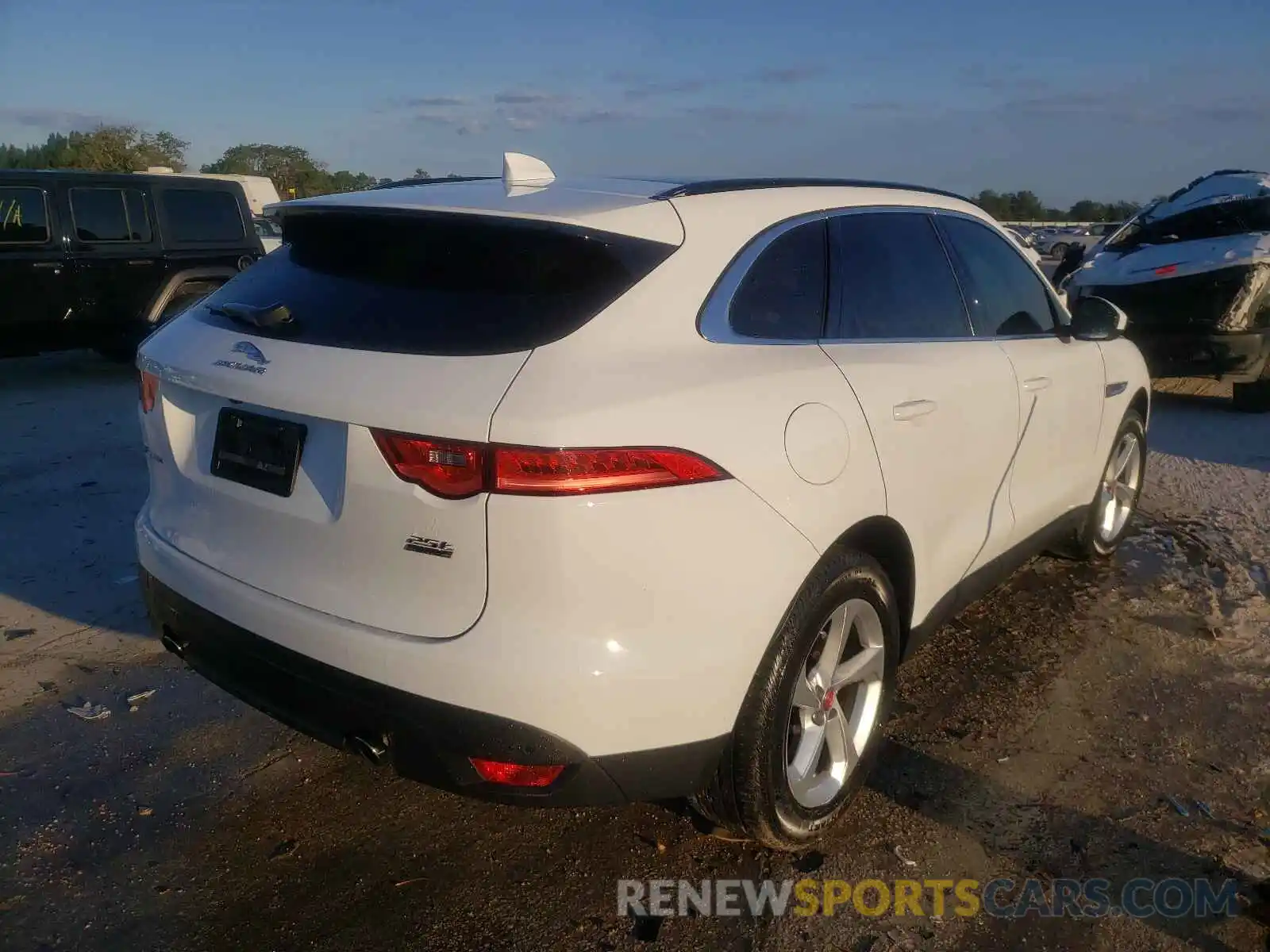 4 Фотография поврежденного автомобиля SADCJ2FXXKA358735 JAGUAR F-PACE 2019