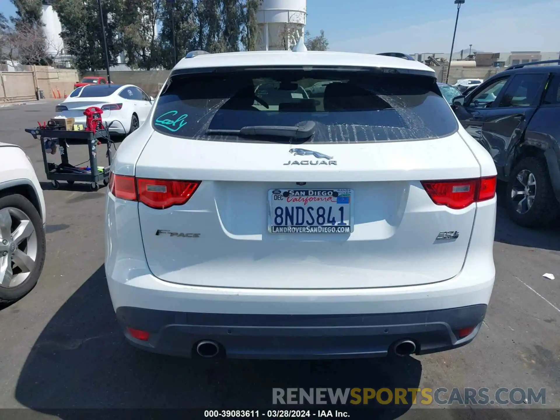 17 Photograph of a damaged car SADCJ2GX2KA368559 JAGUAR F-PACE 2019