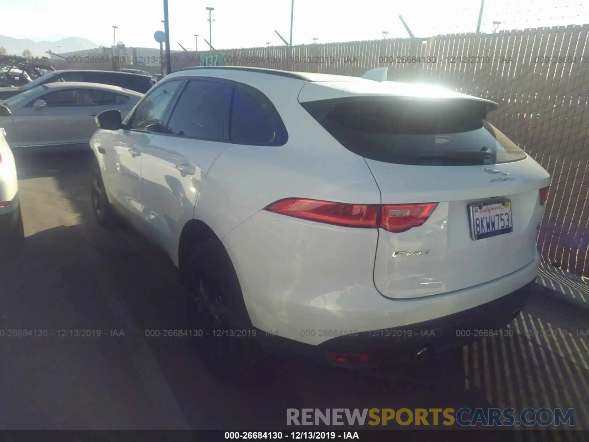 3 Фотография поврежденного автомобиля SADCJ2GX3KA369199 JAGUAR F-PACE 2019