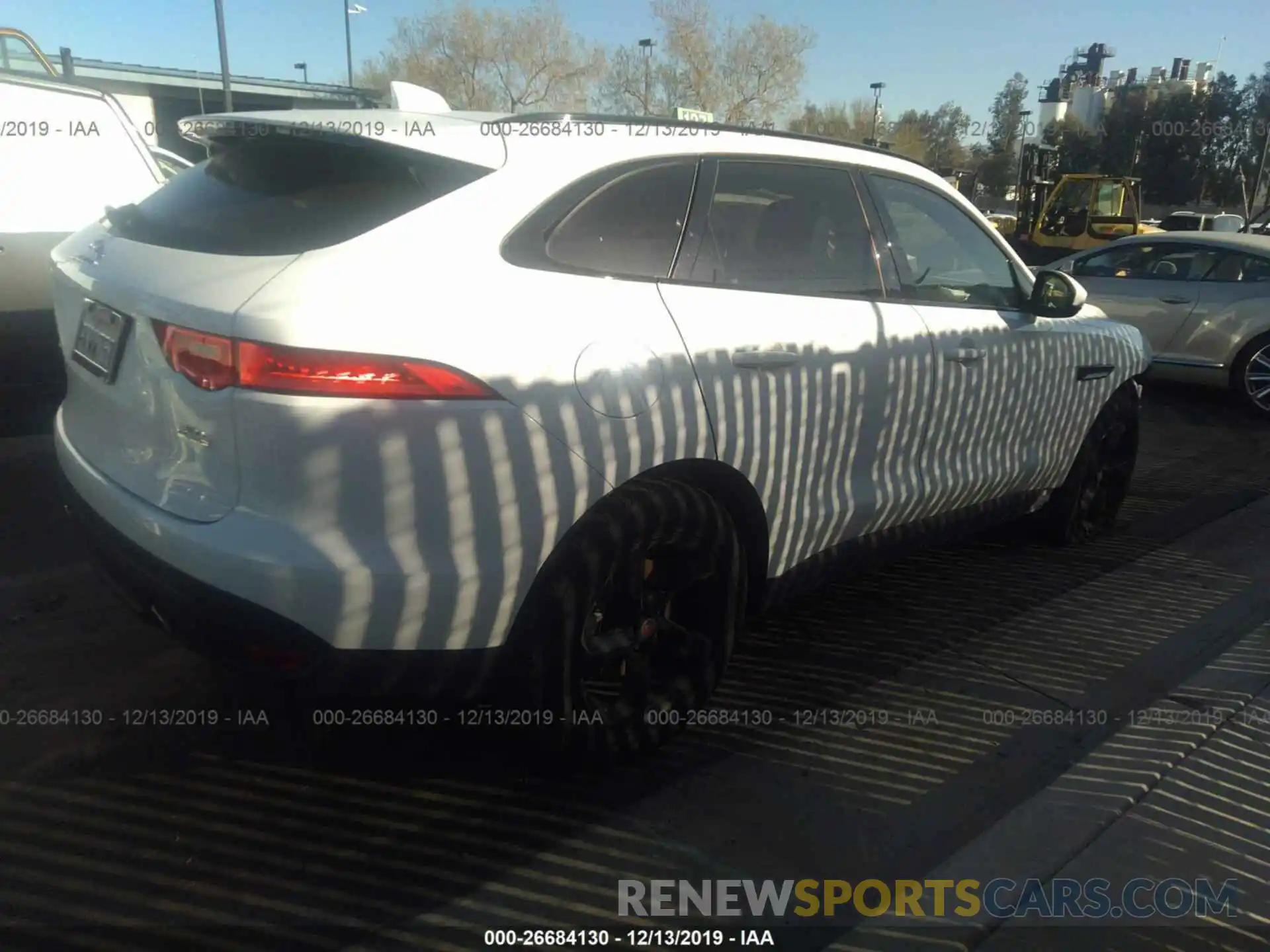 4 Фотография поврежденного автомобиля SADCJ2GX3KA369199 JAGUAR F-PACE 2019