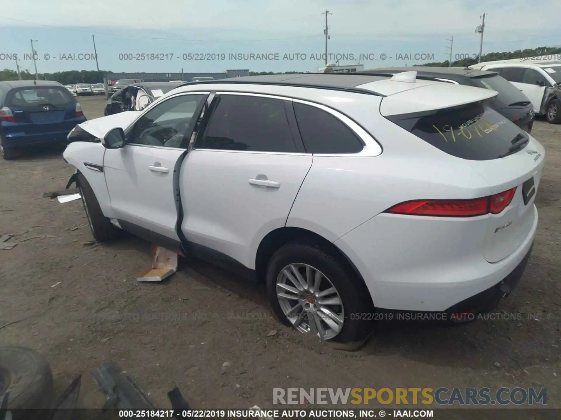 3 Фотография поврежденного автомобиля SADCK2FX7KA352159 JAGUAR F-PACE 2019