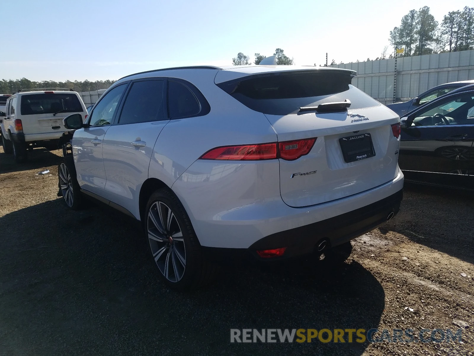 3 Фотография поврежденного автомобиля SADCK2FX7KA395576 JAGUAR F-PACE 2019