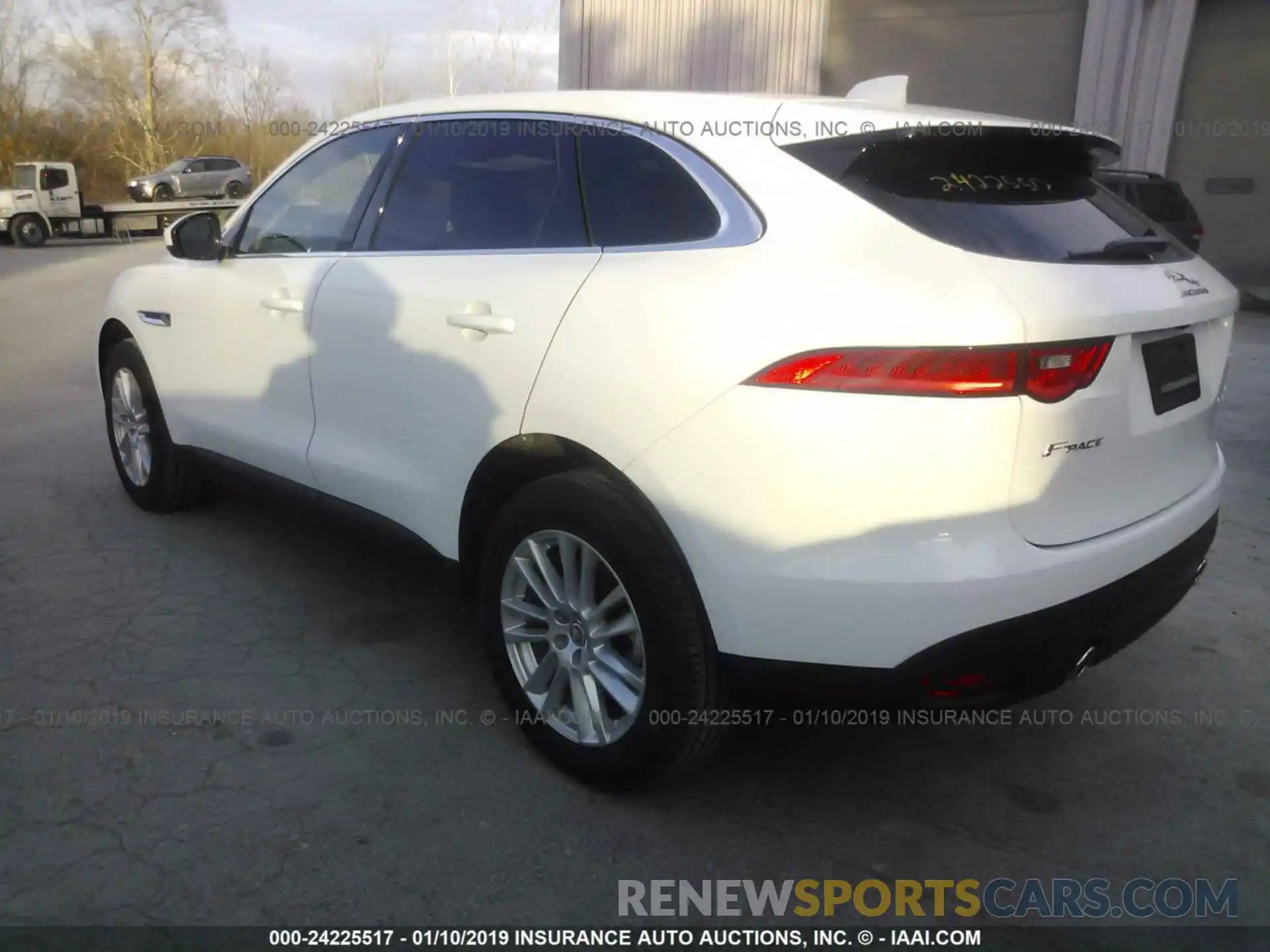 3 Фотография поврежденного автомобиля SADCK2GX1KA390808 JAGUAR F-PACE 2019