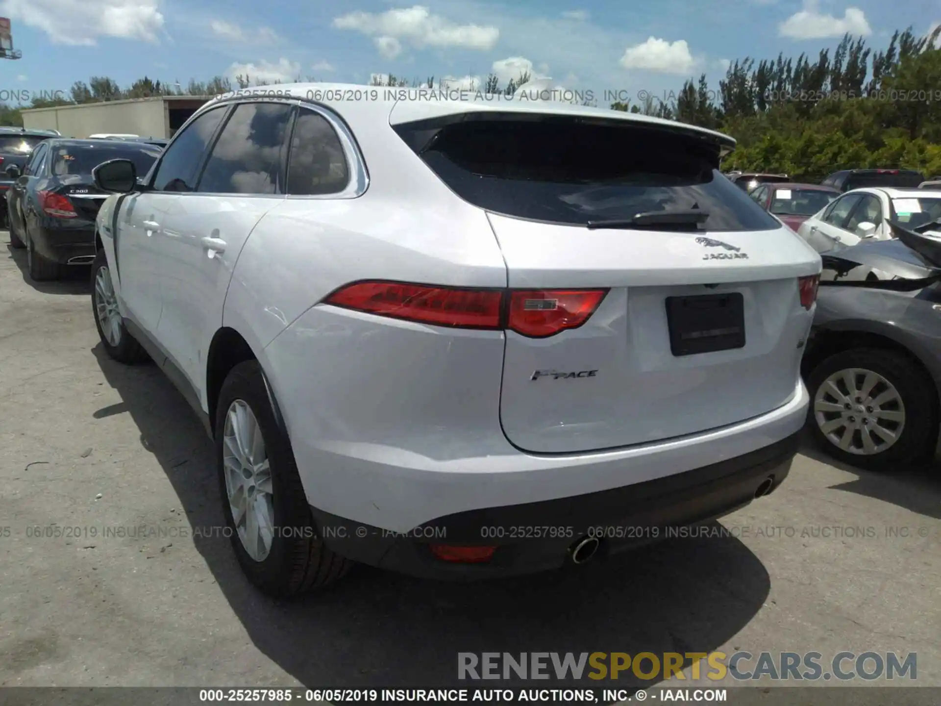 3 Фотография поврежденного автомобиля SADCK2GX2KA391420 JAGUAR F-PACE 2019