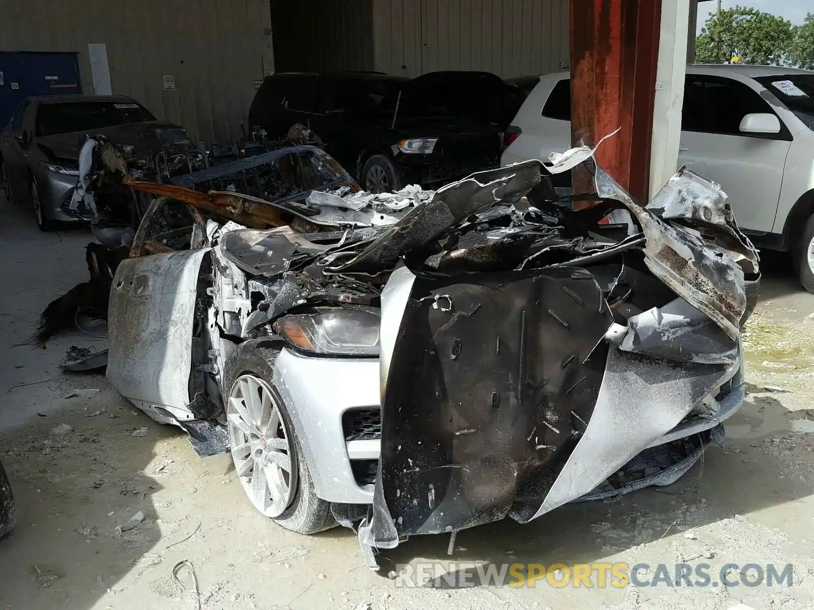 1 Photograph of a damaged car SADCK2GX7KA390876 JAGUAR F-PACE 2019