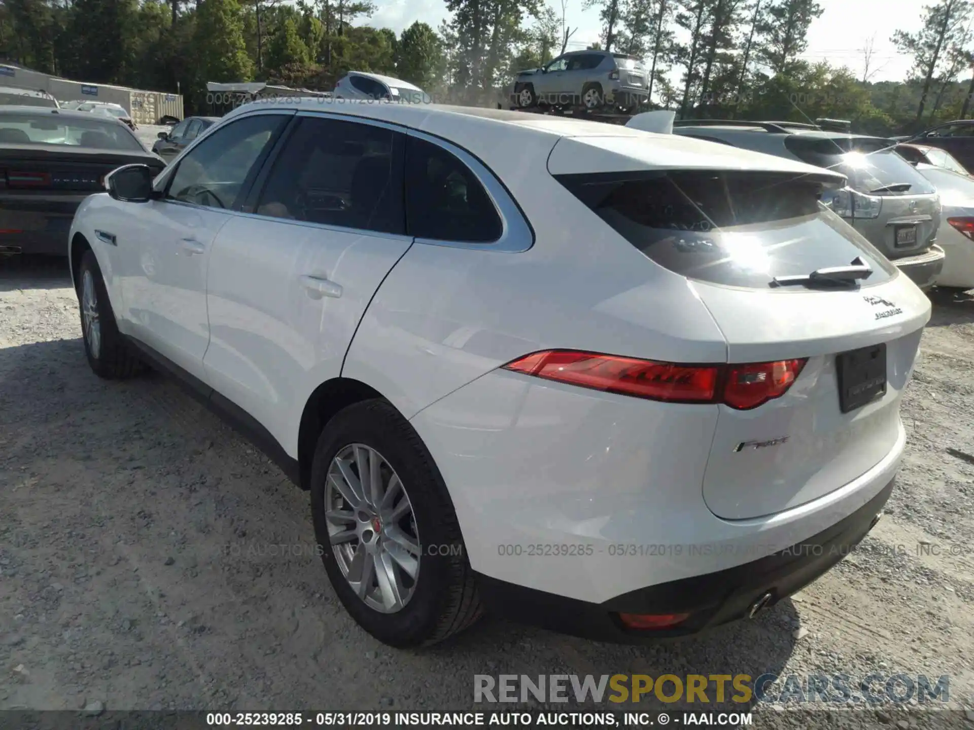 3 Фотография поврежденного автомобиля SADCK2GX7KA393065 JAGUAR F-PACE 2019