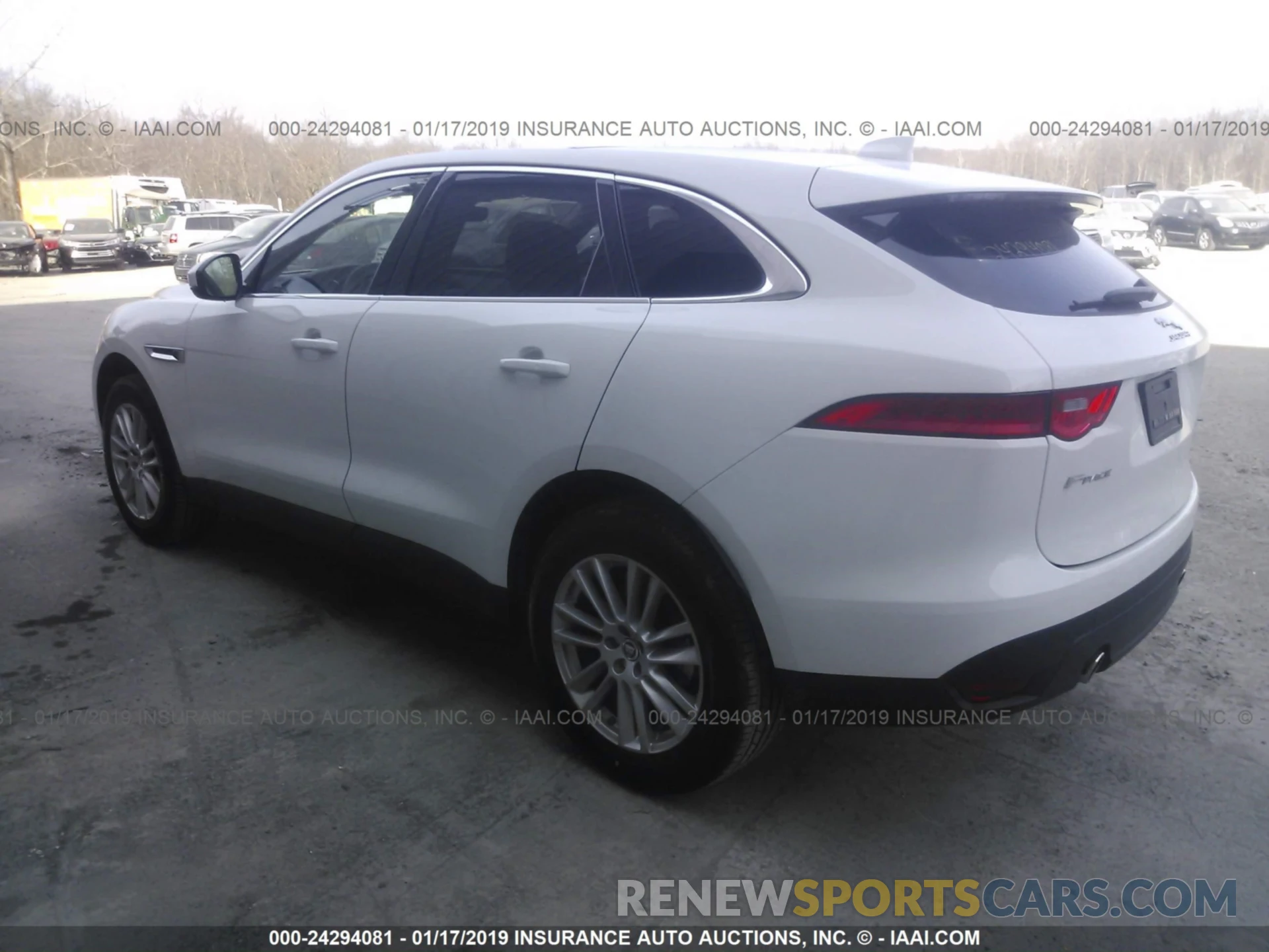 3 Фотография поврежденного автомобиля SADCK2GX8KA390353 JAGUAR F-PACE 2019