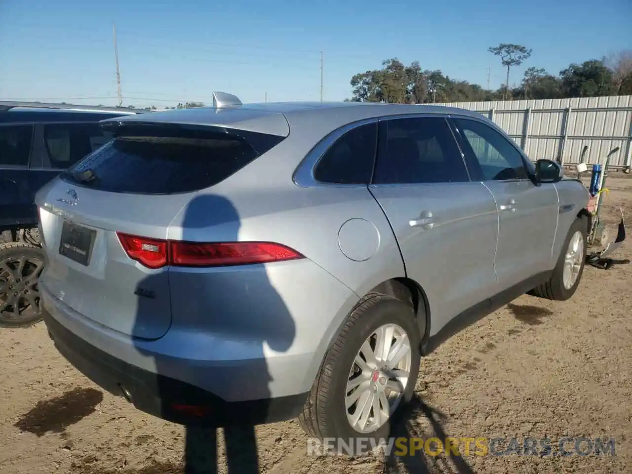 4 Photograph of a damaged car SADCK2GX9KA390555 JAGUAR F-PACE 2019