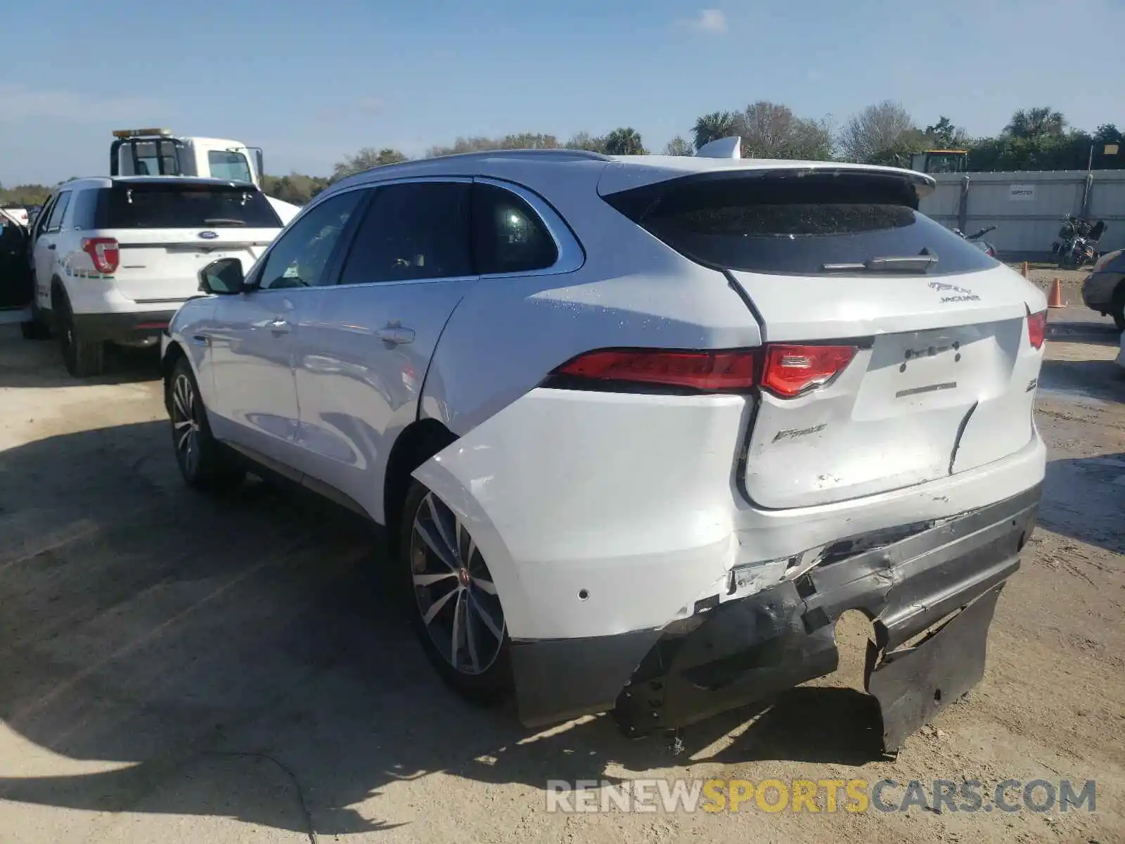 3 Фотография поврежденного автомобиля SADCK2GXXKA368242 JAGUAR F-PACE 2019