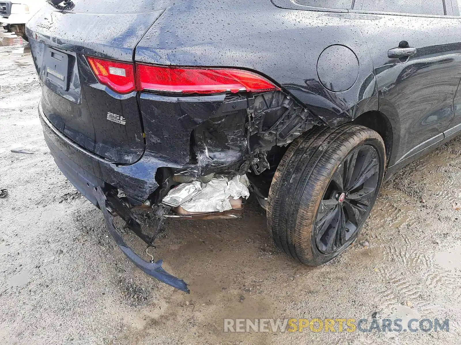 10 Photograph of a damaged car SADCL2FX4KA364198 JAGUAR F-PACE 2019