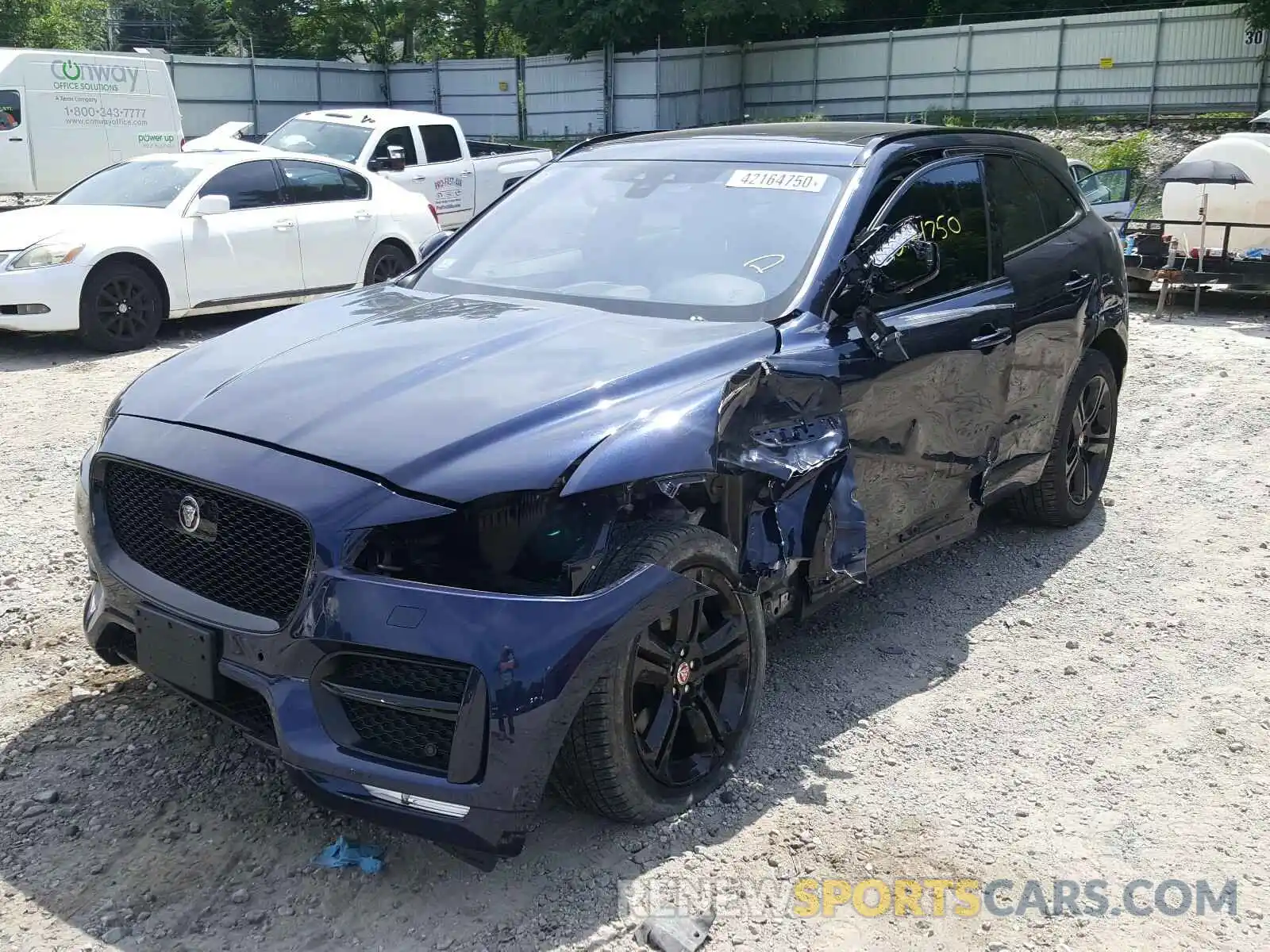 2 Фотография поврежденного автомобиля SADCL2GX0KA355934 JAGUAR F-PACE 2019