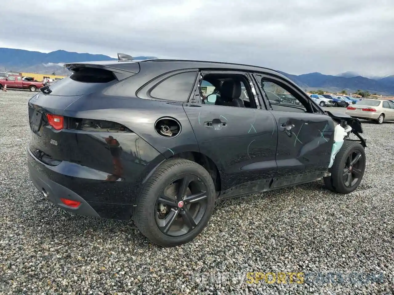 3 Photograph of a damaged car SADCL2GX4KA366774 JAGUAR F-PACE 2019
