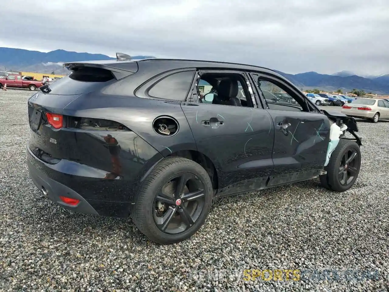 3 Фотография поврежденного автомобиля SADCL2GX4KA366774 JAGUAR F-PACE 2019