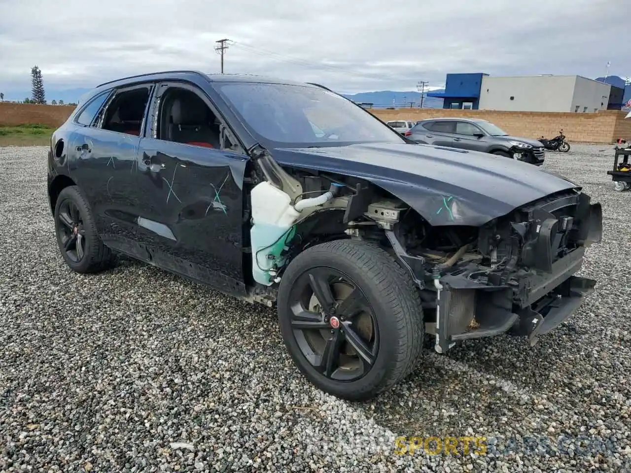4 Фотография поврежденного автомобиля SADCL2GX4KA366774 JAGUAR F-PACE 2019