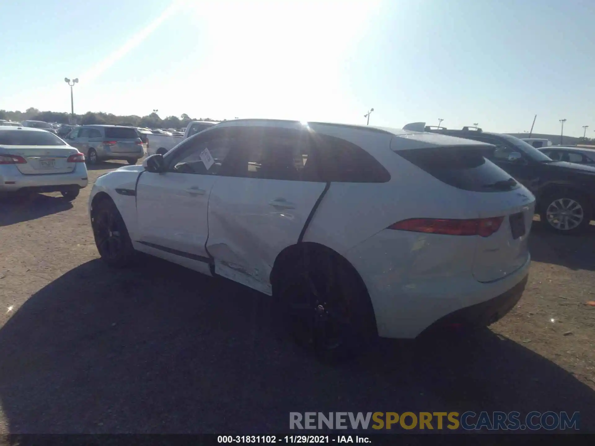 3 Фотография поврежденного автомобиля SADCL2GX4KA397118 JAGUAR F-PACE 2019