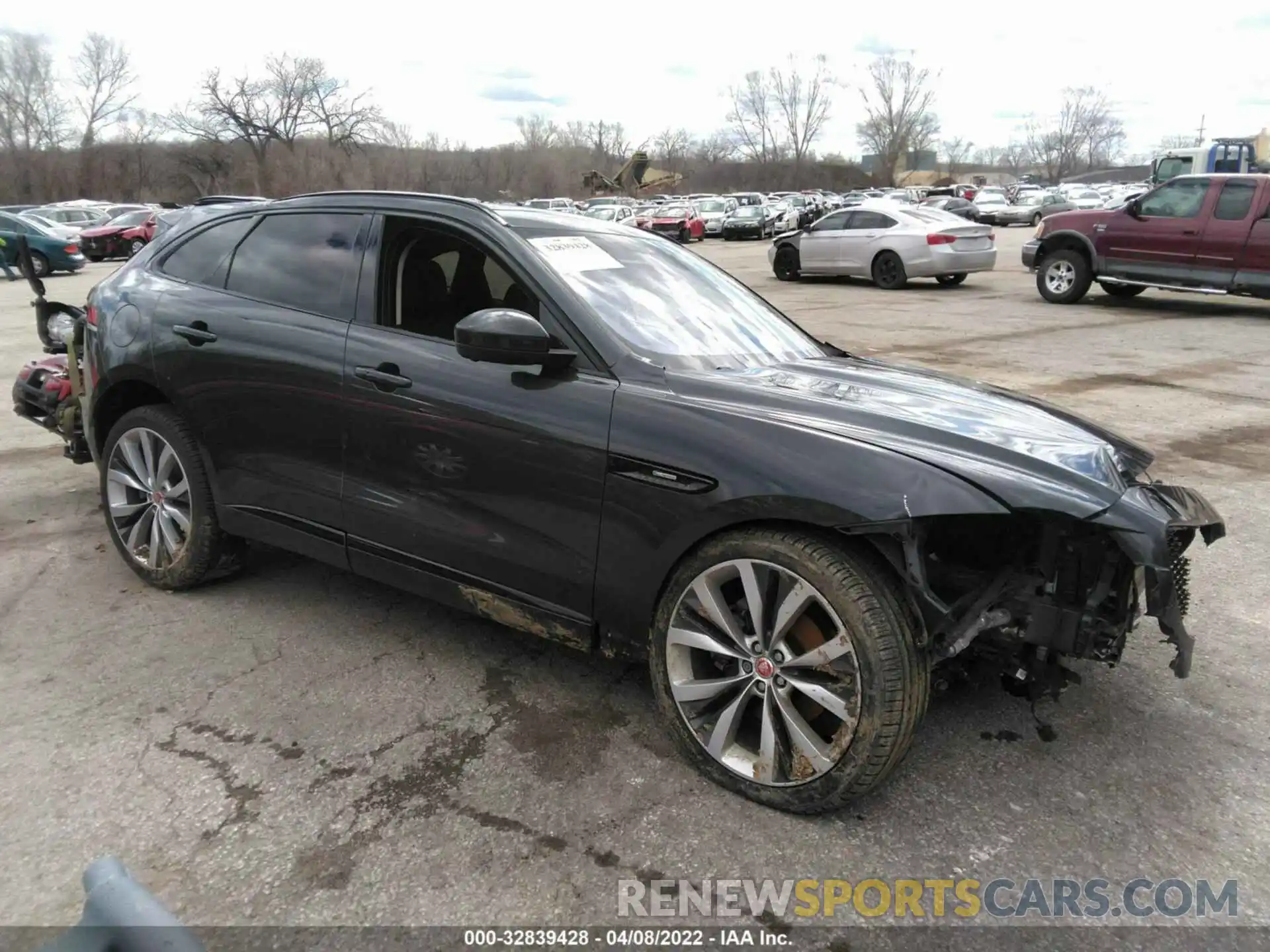 1 Photograph of a damaged car SADCL2GX4KA607524 JAGUAR F-PACE 2019