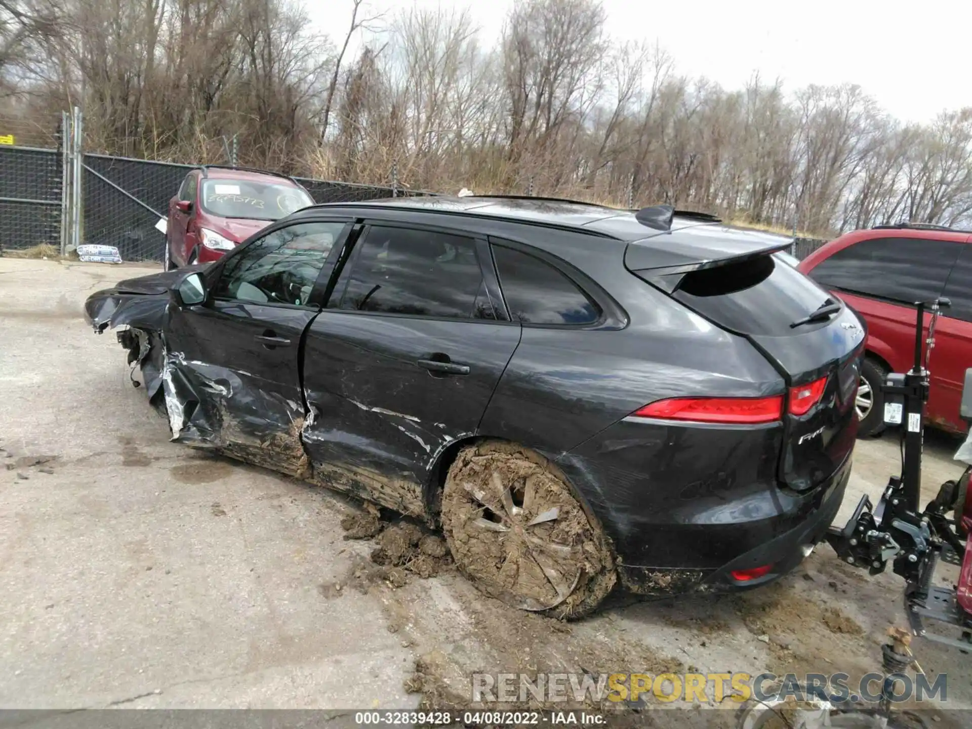 3 Фотография поврежденного автомобиля SADCL2GX4KA607524 JAGUAR F-PACE 2019