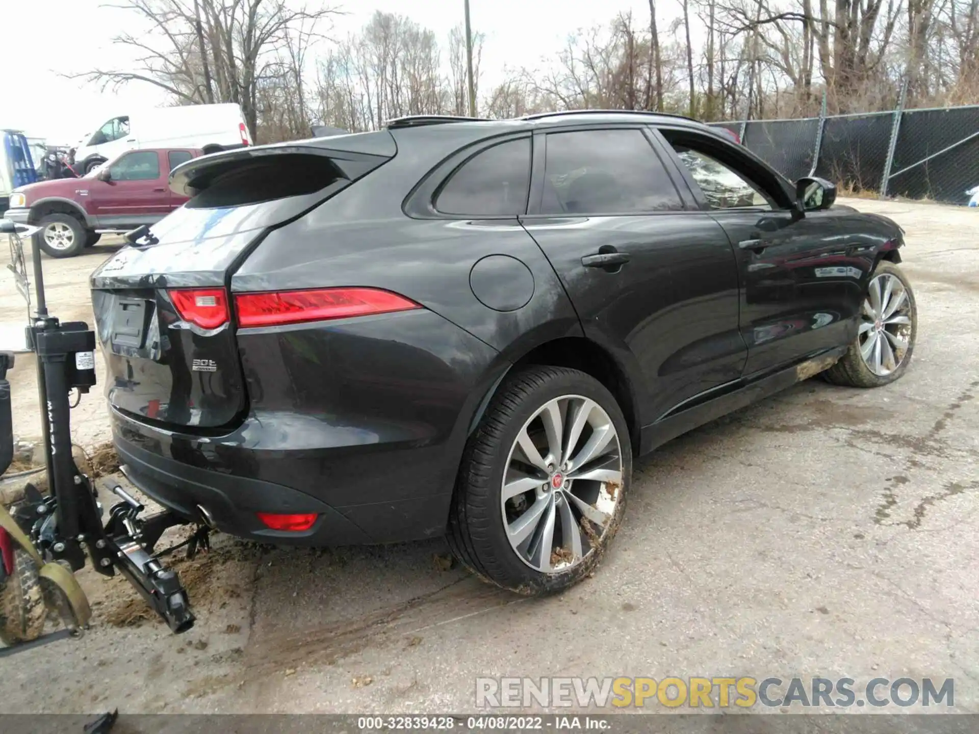 4 Фотография поврежденного автомобиля SADCL2GX4KA607524 JAGUAR F-PACE 2019