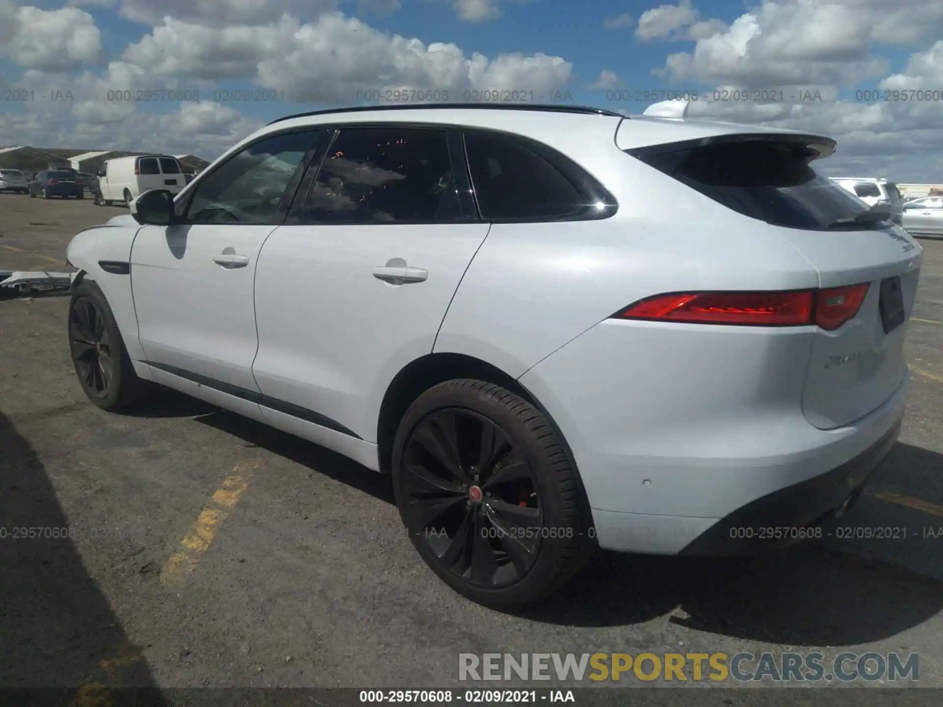 3 Фотография поврежденного автомобиля SADCM2FV0KA395590 JAGUAR F-PACE 2019