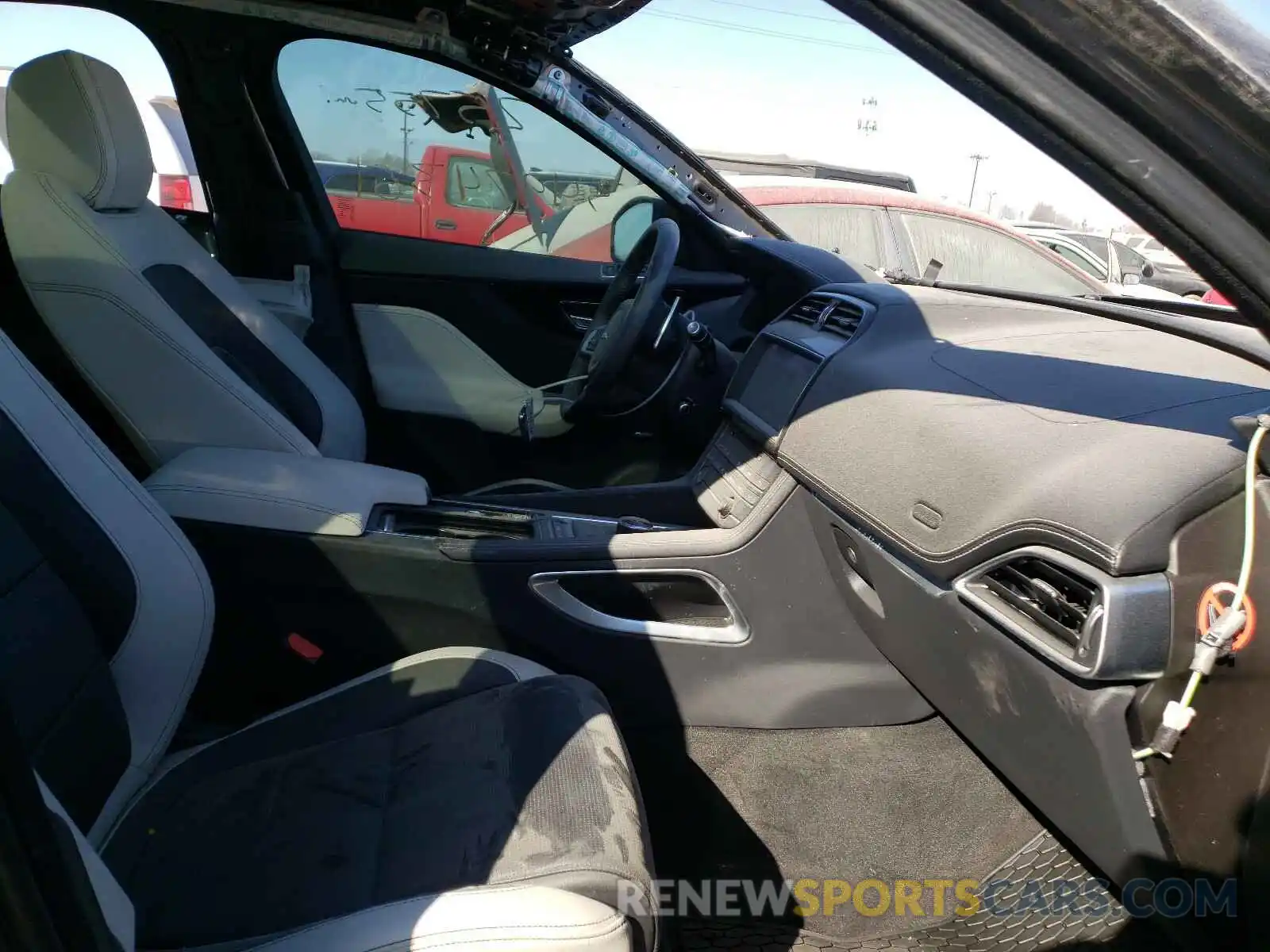 5 Photograph of a damaged car SADCM2FV1KA359682 JAGUAR F-PACE 2019