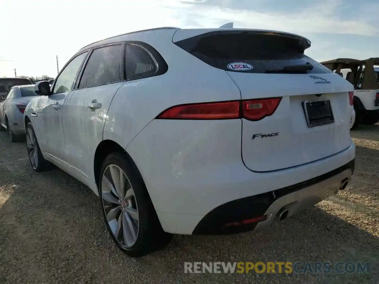 3 Фотография поврежденного автомобиля SADCM2FV3KA611755 JAGUAR F-PACE 2019