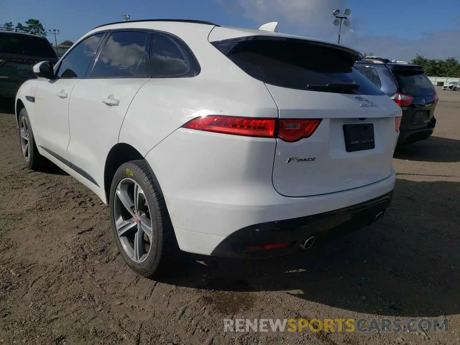 3 Фотография поврежденного автомобиля SADCM2FV4KA391171 JAGUAR F-PACE 2019