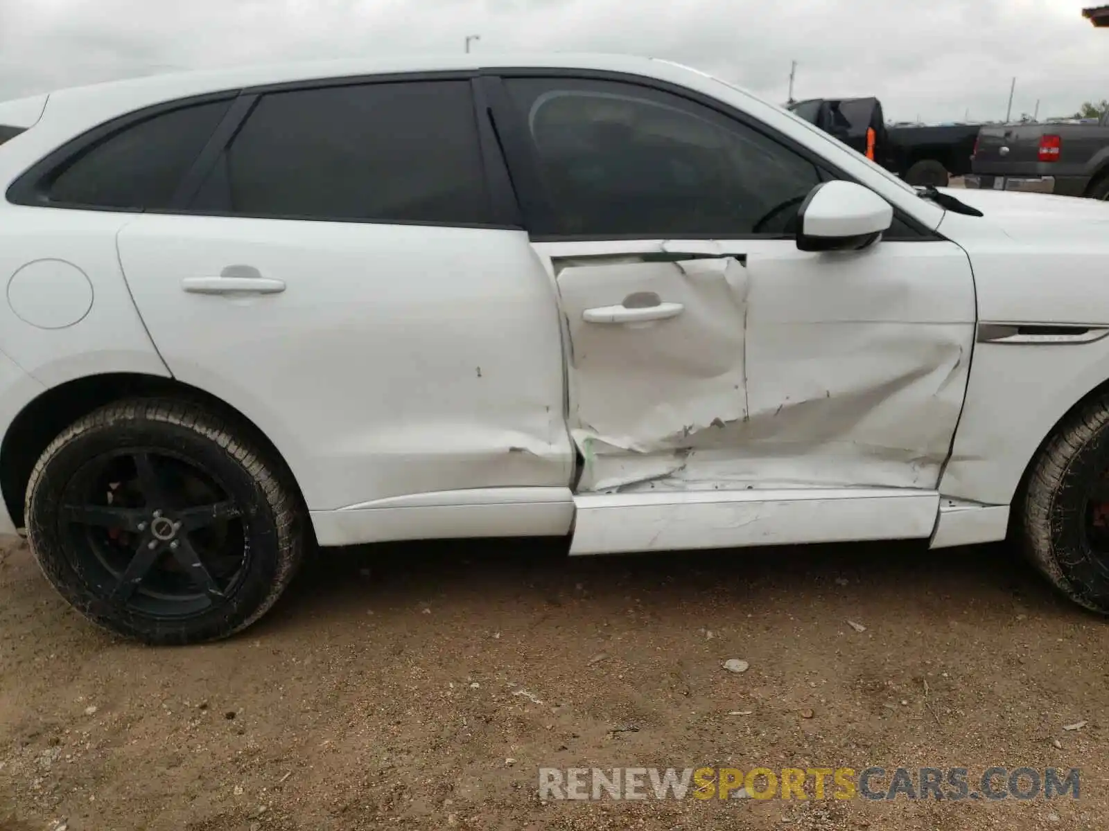 9 Photograph of a damaged car SADCM2FV4KA604927 JAGUAR F-PACE 2019