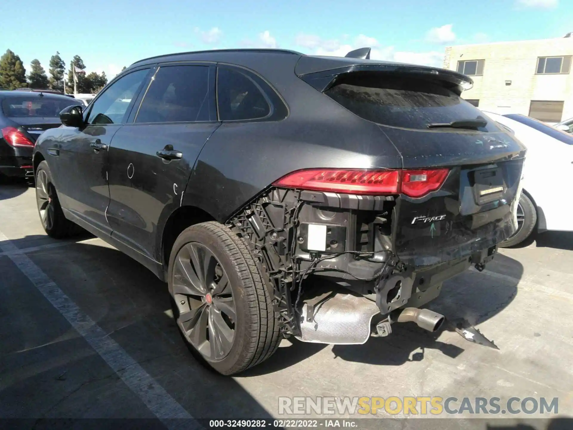 3 Фотография поврежденного автомобиля SADCM2FV8KA353720 JAGUAR F-PACE 2019