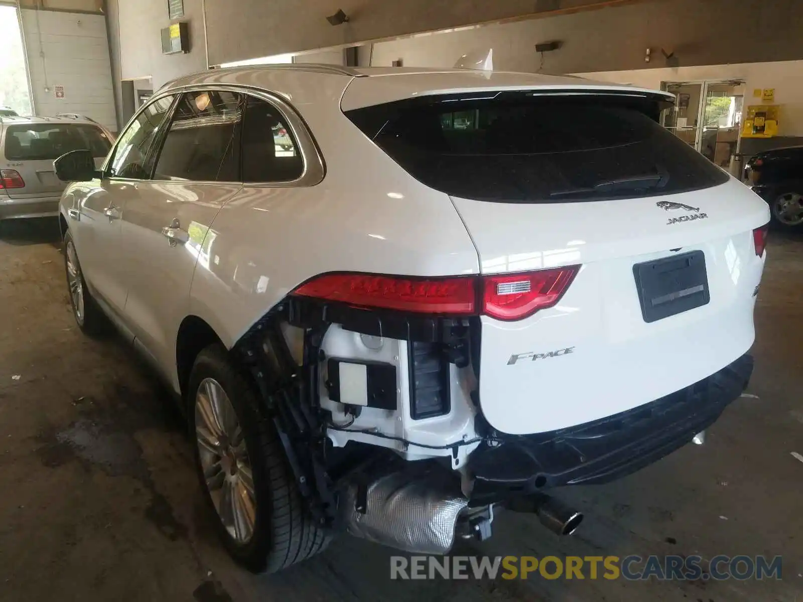 3 Фотография поврежденного автомобиля SADCN2GX6KA353034 JAGUAR F-PACE 2019