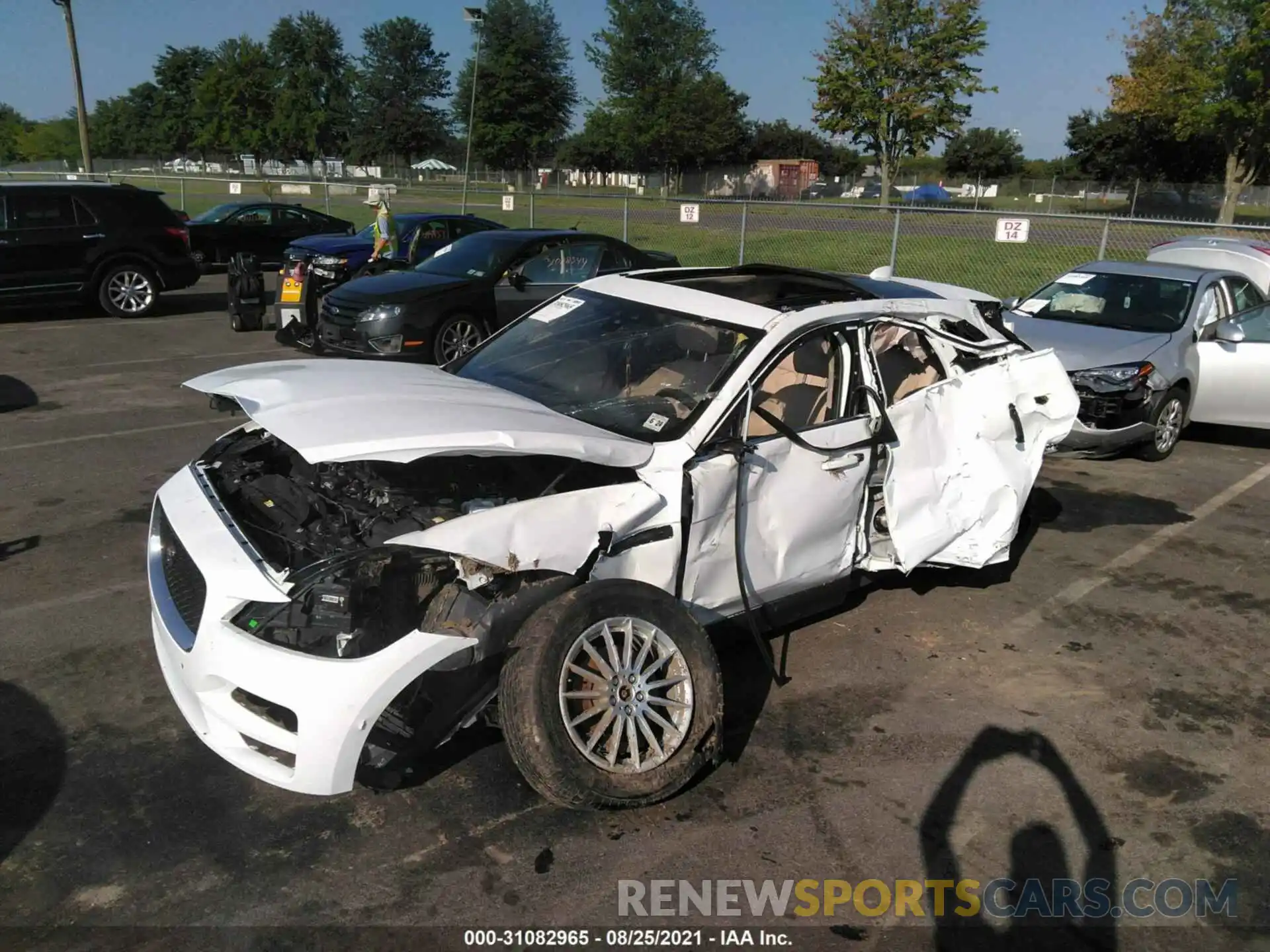 6 Photograph of a damaged car SADCS2FX0KA390493 JAGUAR F-PACE 2019