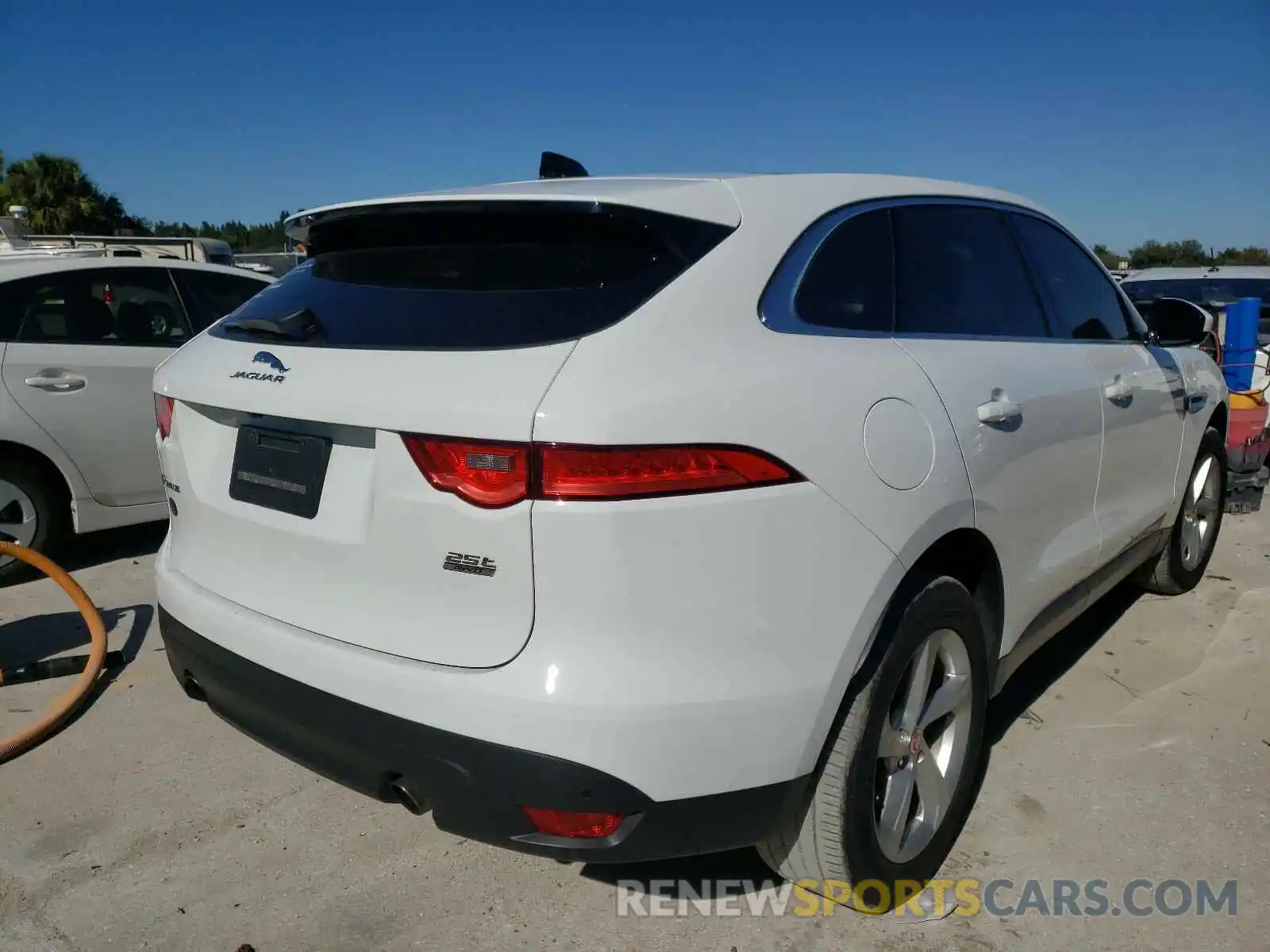 4 Photograph of a damaged car SADCS2FX1KA601698 JAGUAR F-PACE 2019